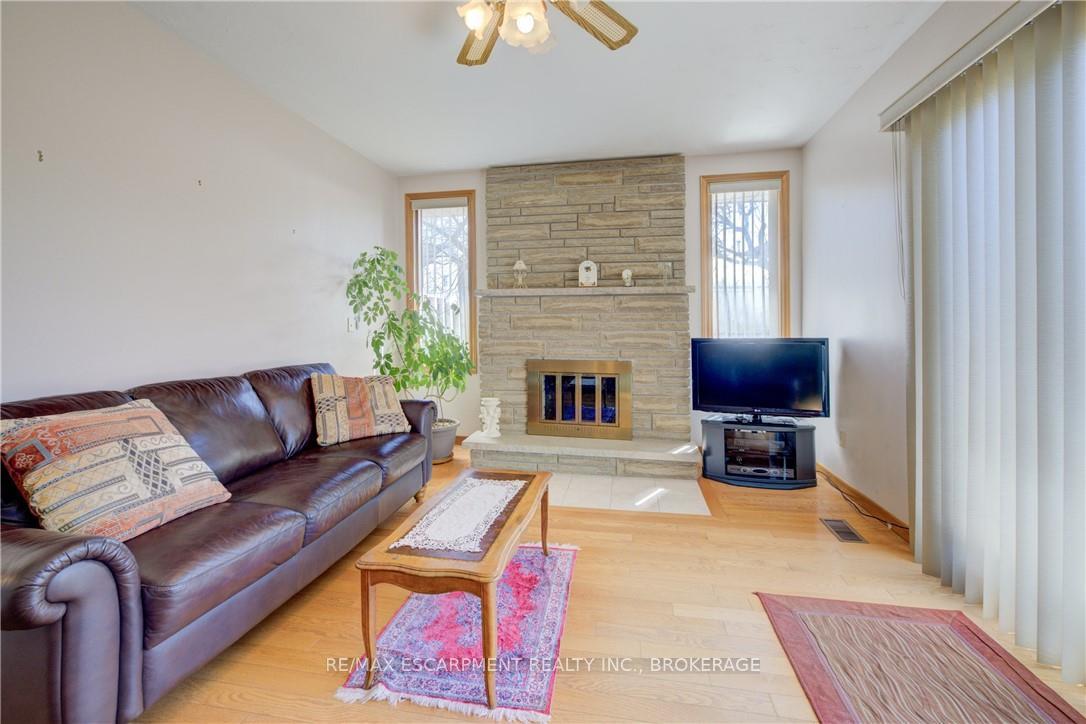 Photo 14 of 9 Stonecliff Court, Hamilton, Gilkson — HOMEH