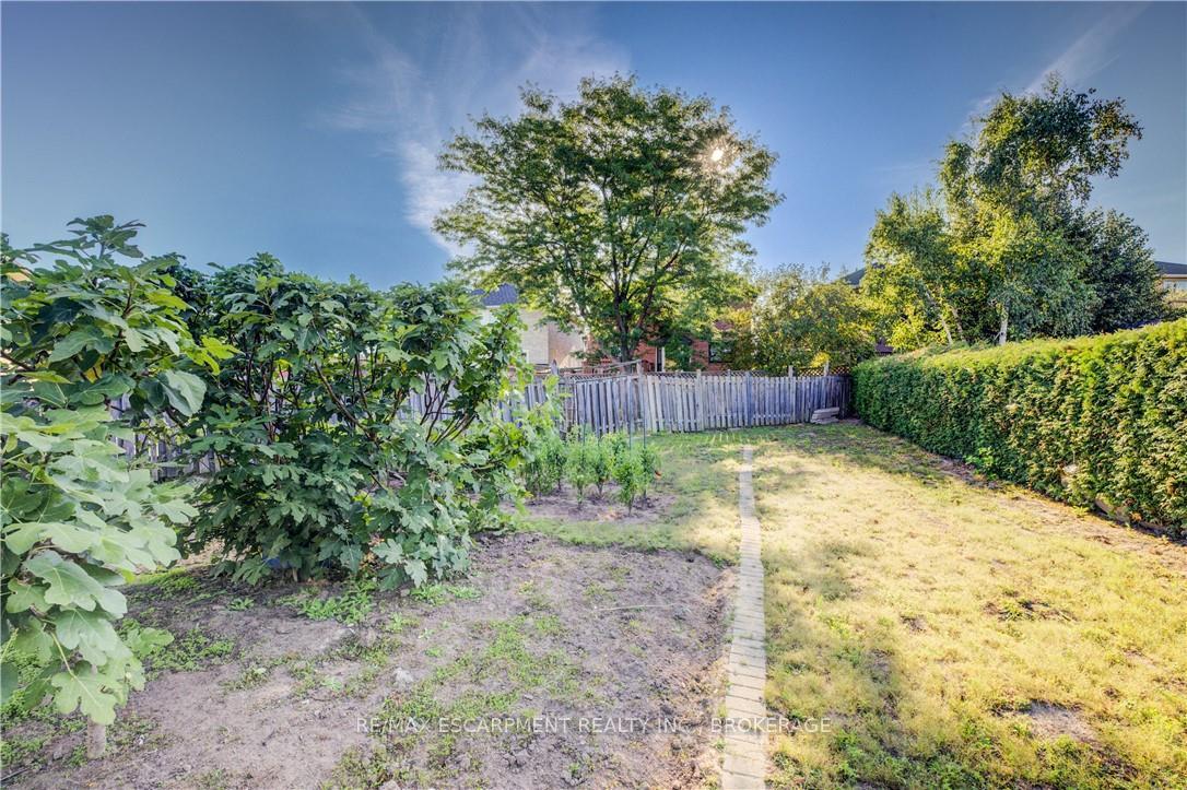 Photo 23 of 9 Stonecliff Court, Hamilton, Gilkson — HOMEH