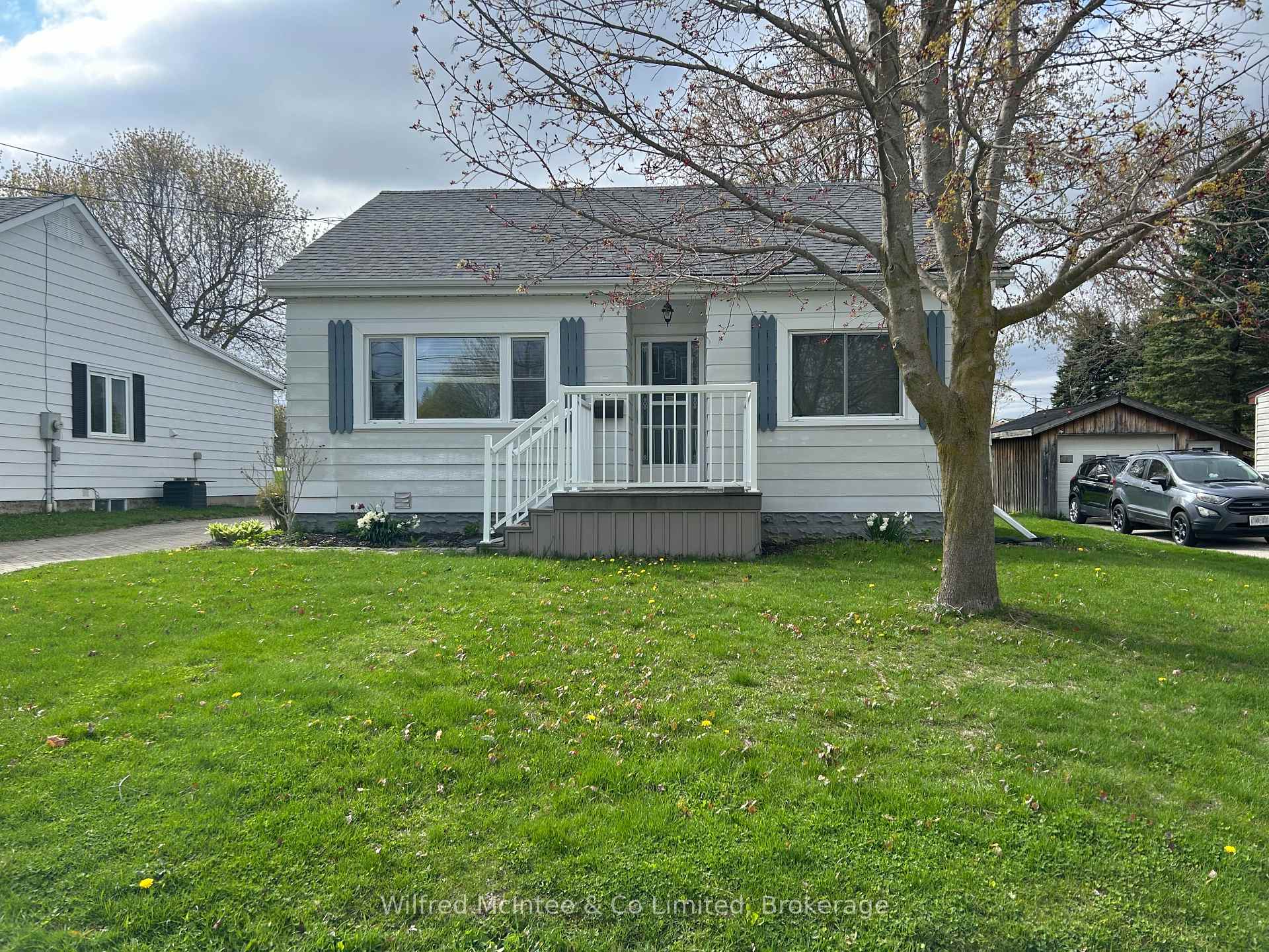 Photo 2 of 104 Mcgivern Street W, Brockton — HOMEH