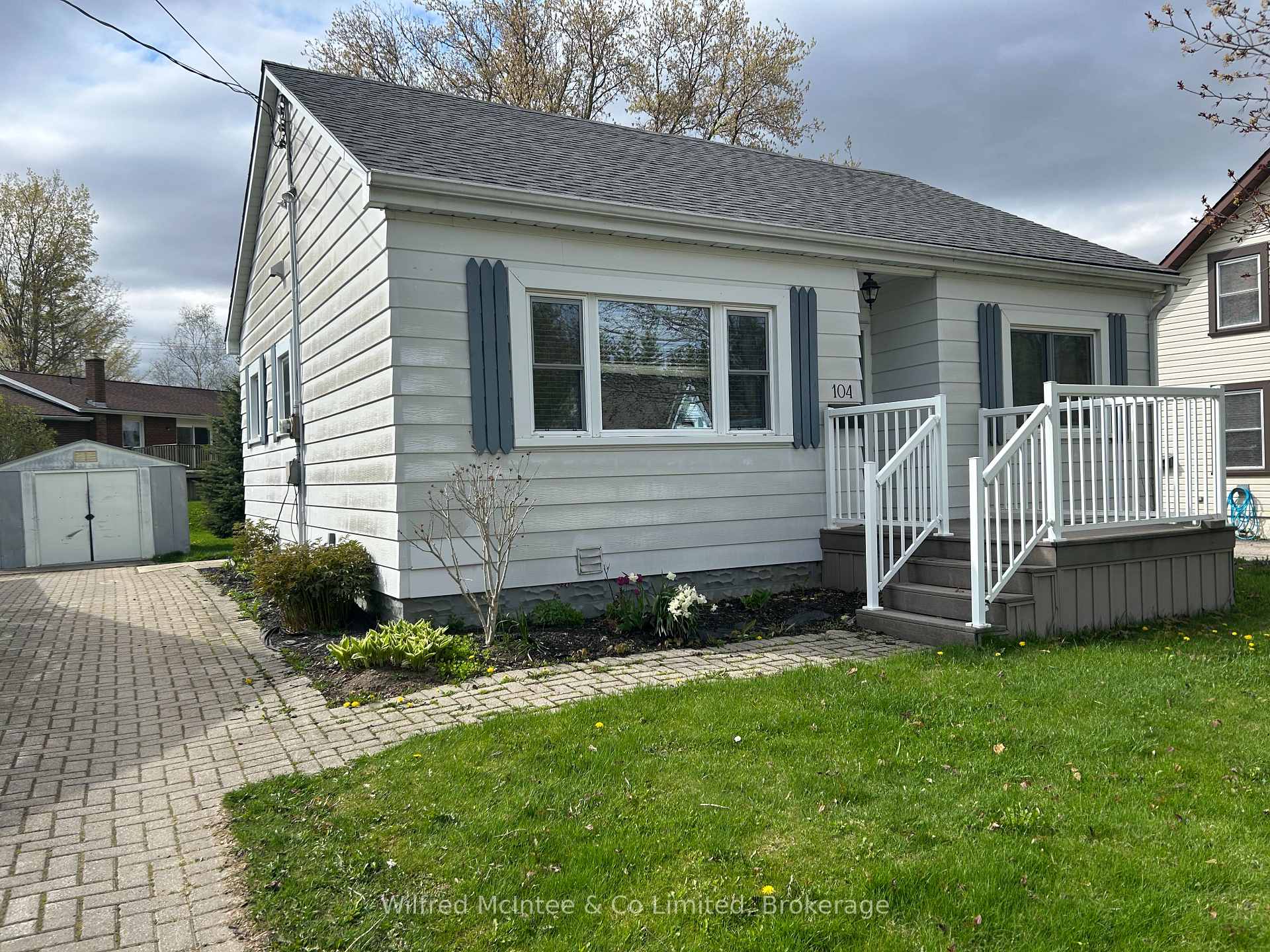 Photo 3 of 104 Mcgivern Street W, Brockton — HOMEH