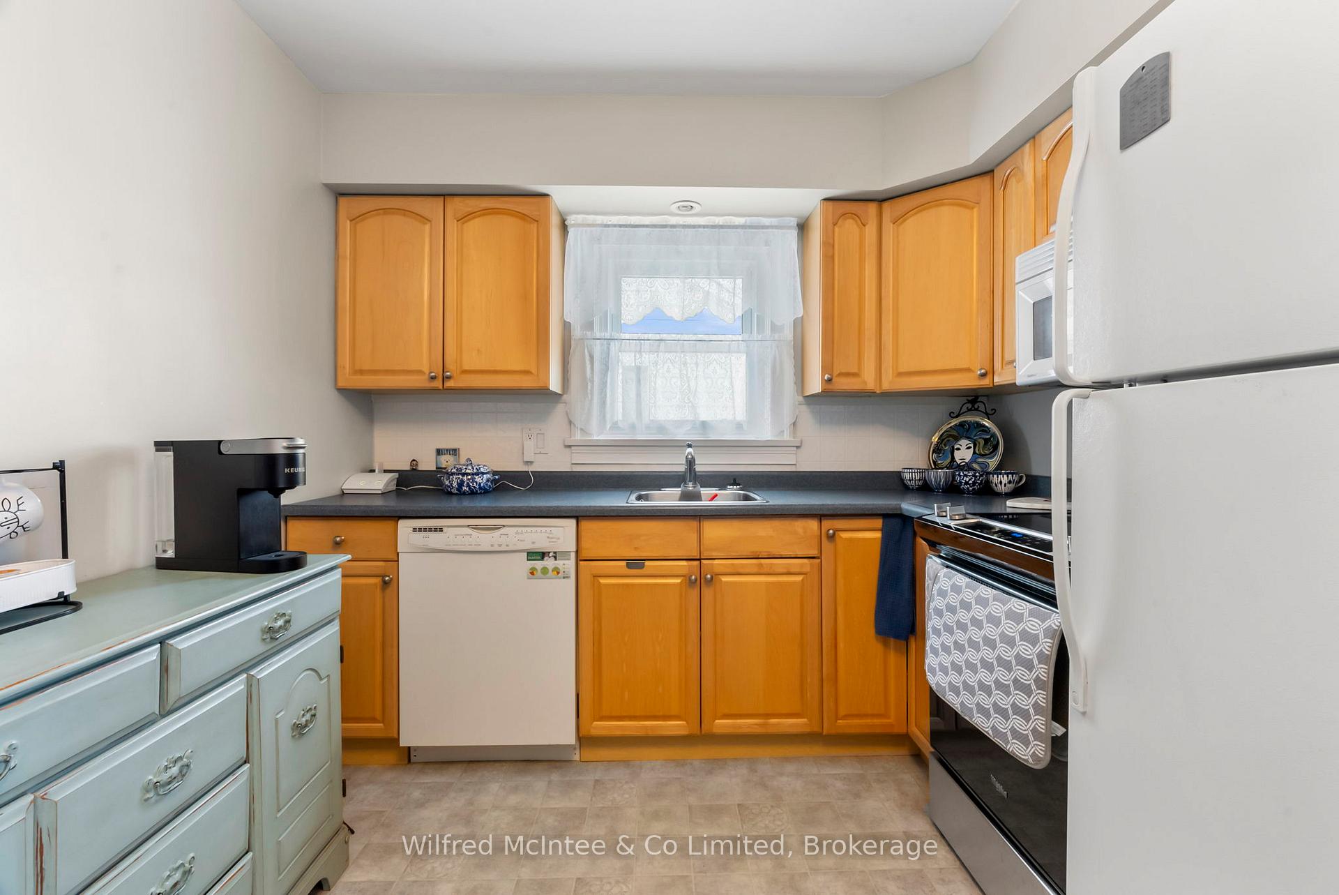 Photo 8 of 104 Mcgivern Street W, Brockton — HOMEH