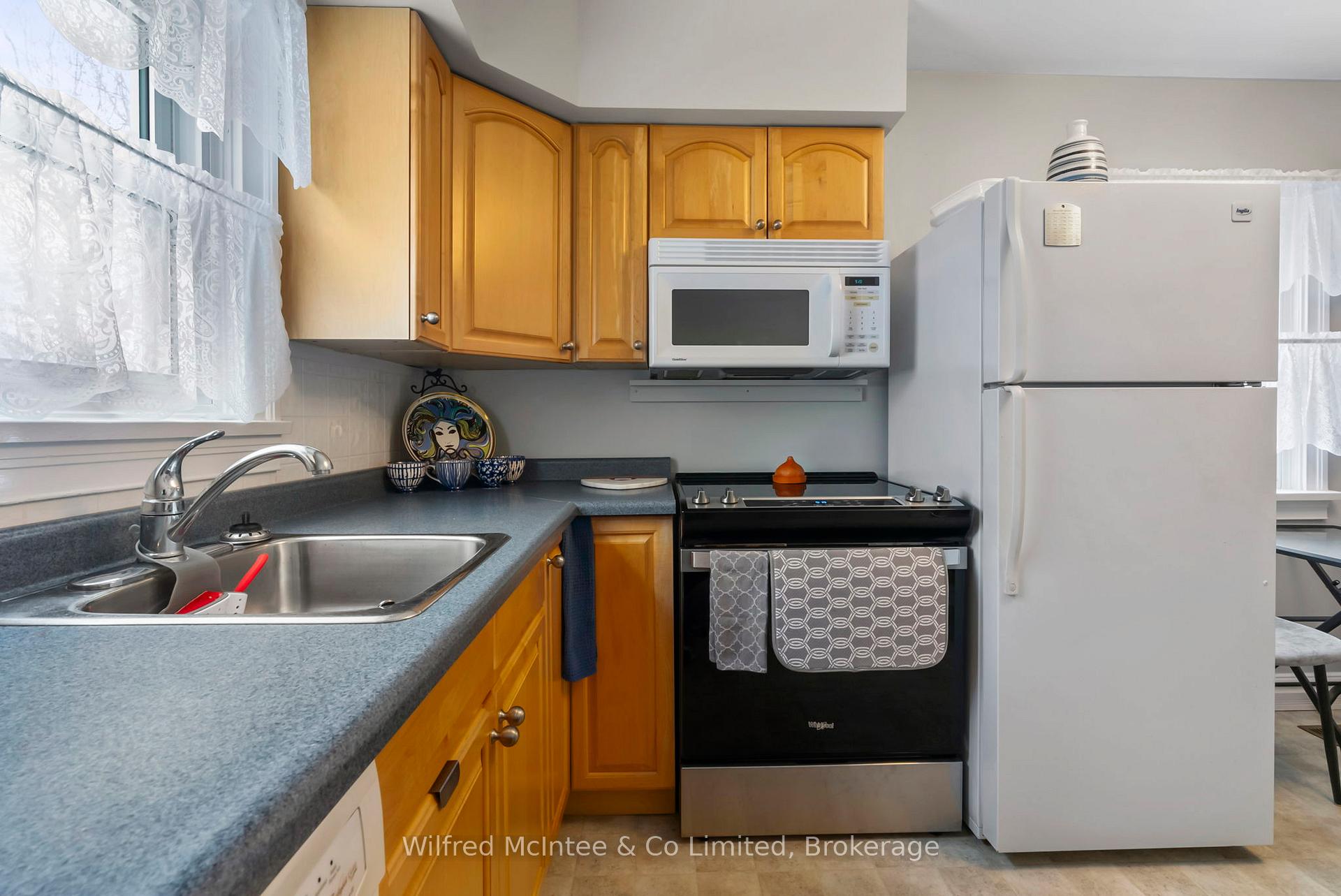 Photo 10 of 104 Mcgivern Street W, Brockton — HOMEH