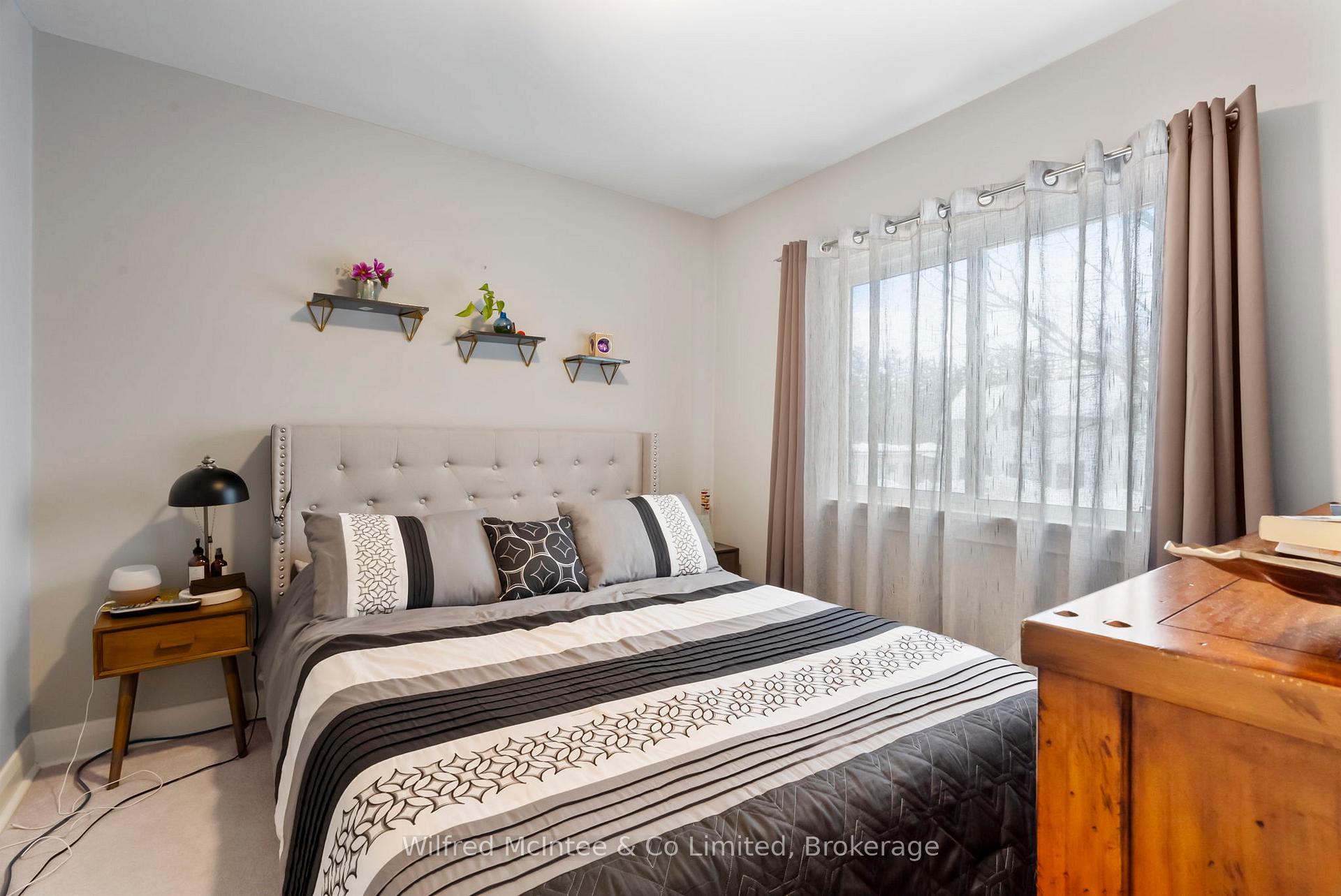 Photo 16 of 104 Mcgivern Street W, Brockton — HOMEH