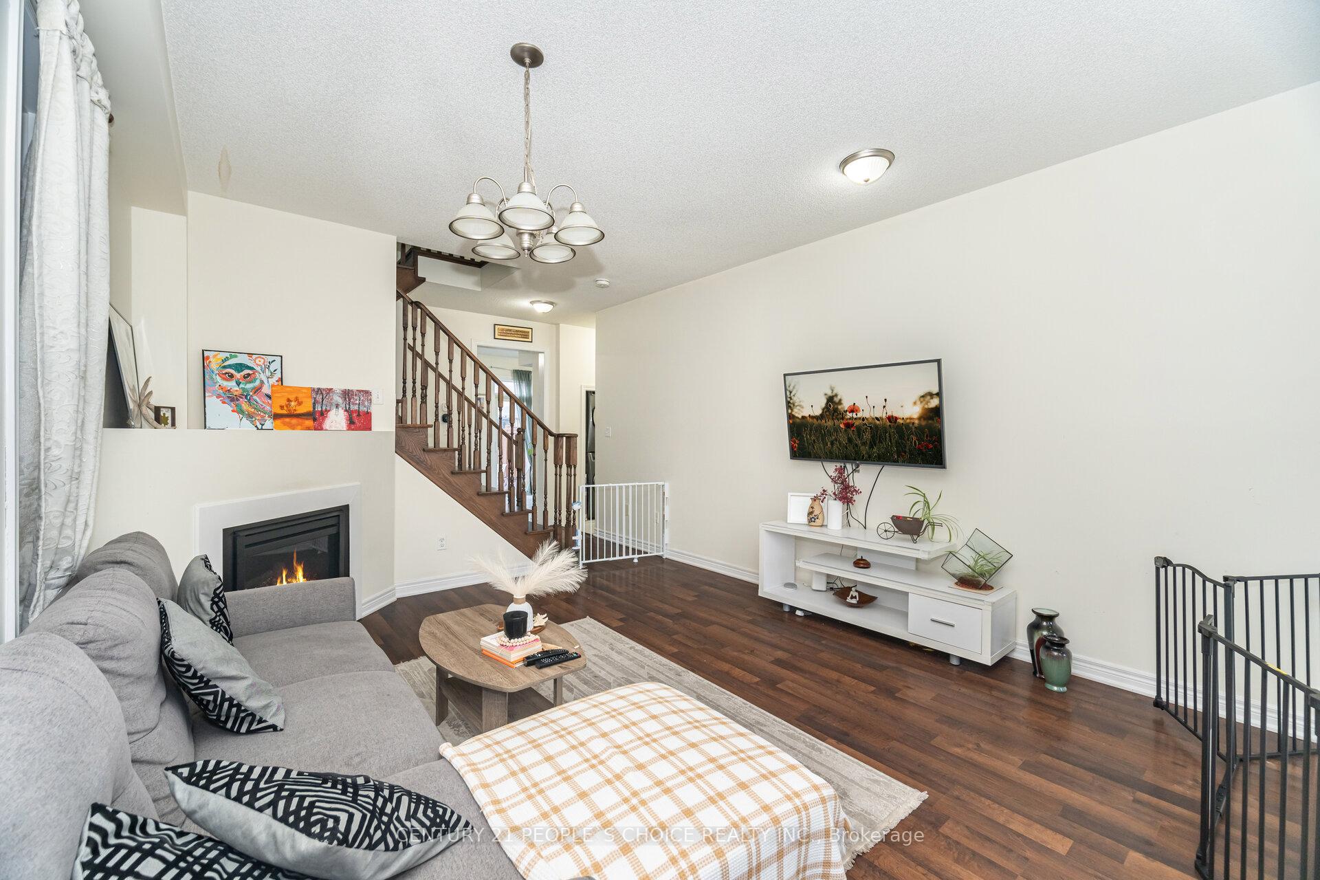 Photo 10 of 8 Fitzgibson Street, Brampton, Credit Valley — HOMEH