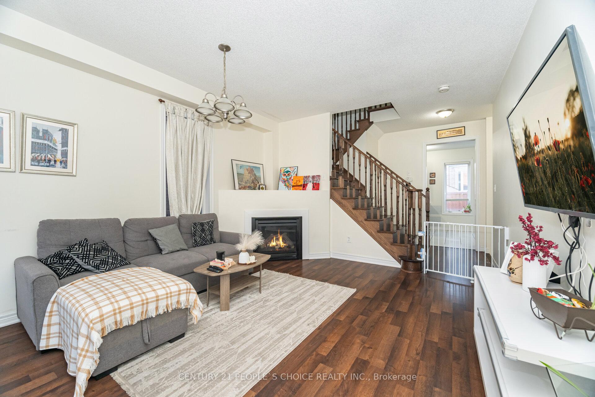 Photo 11 of 8 Fitzgibson Street, Brampton, Credit Valley — HOMEH