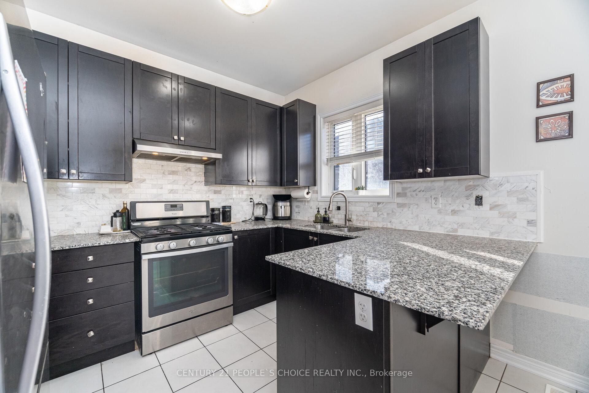 Photo 14 of 8 Fitzgibson Street, Brampton, Credit Valley — HOMEH