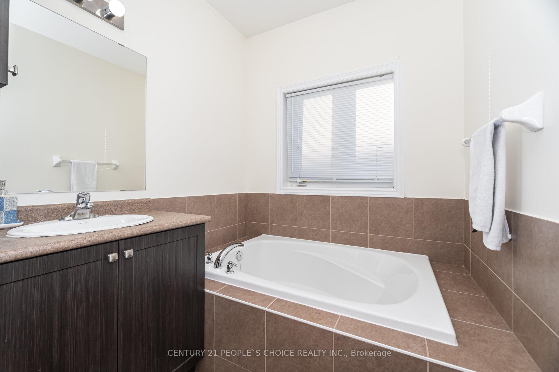 Photo 26 of 8 Fitzgibson Street, Brampton, Credit Valley — HOMEH