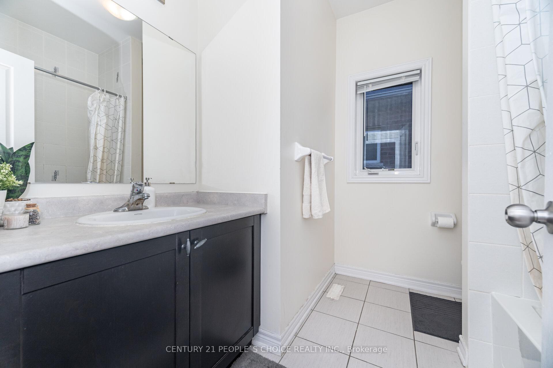 Photo 34 of 8 Fitzgibson Street, Brampton, Credit Valley — HOMEH
