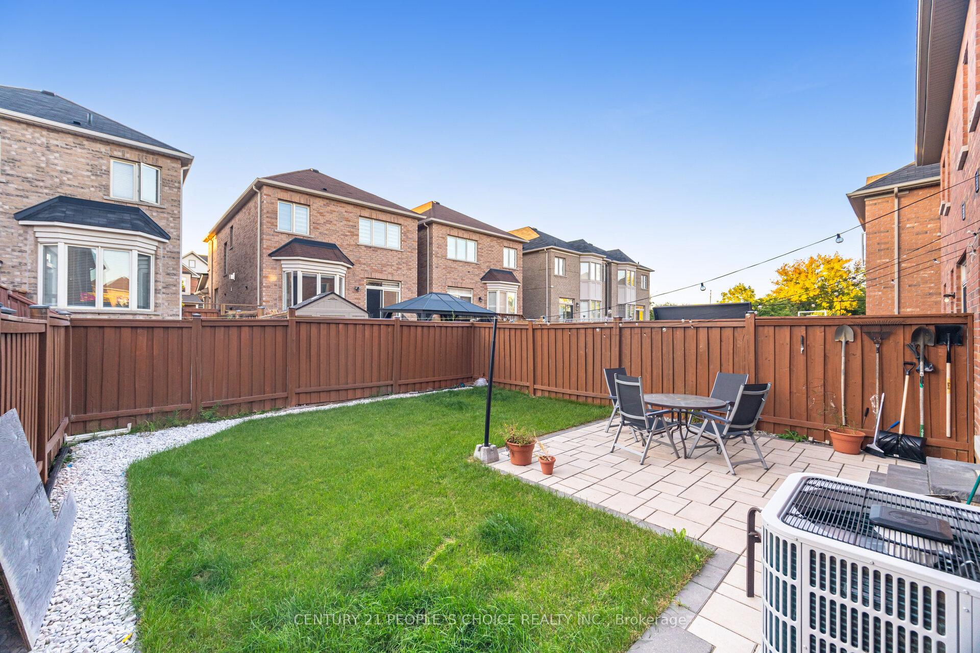 Photo 38 of 8 Fitzgibson Street, Brampton, Credit Valley — HOMEH
