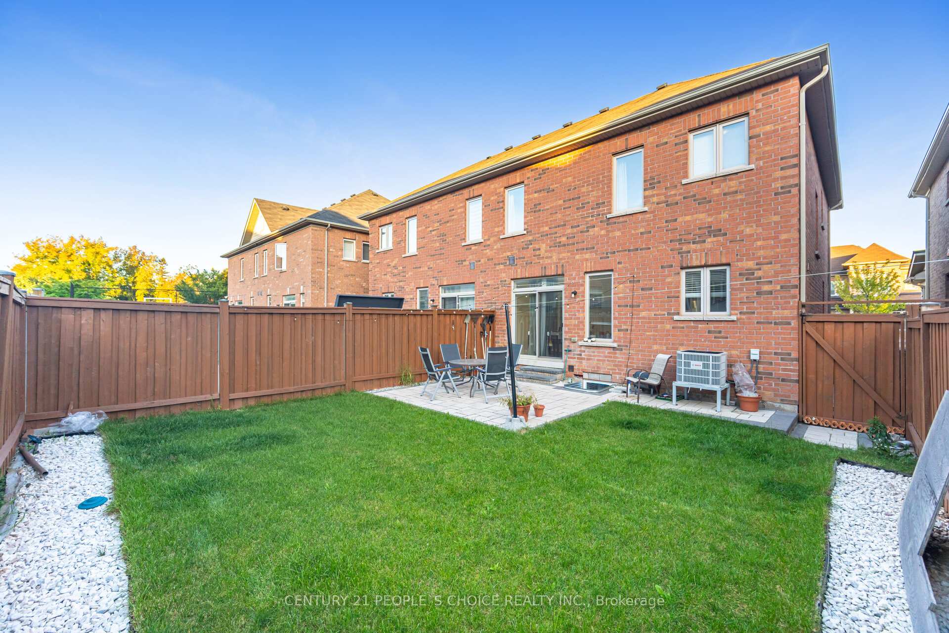 Photo 39 of 8 Fitzgibson Street, Brampton, Credit Valley — HOMEH