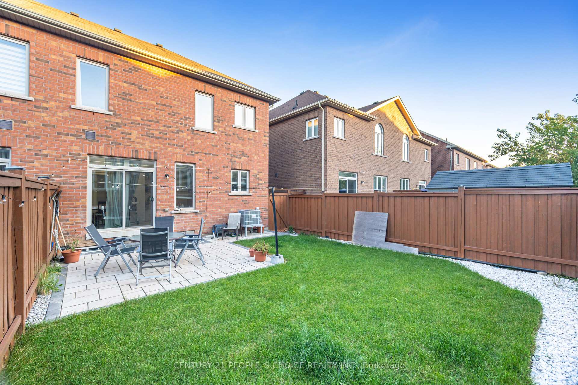 Photo 40 of 8 Fitzgibson Street, Brampton, Credit Valley — HOMEH