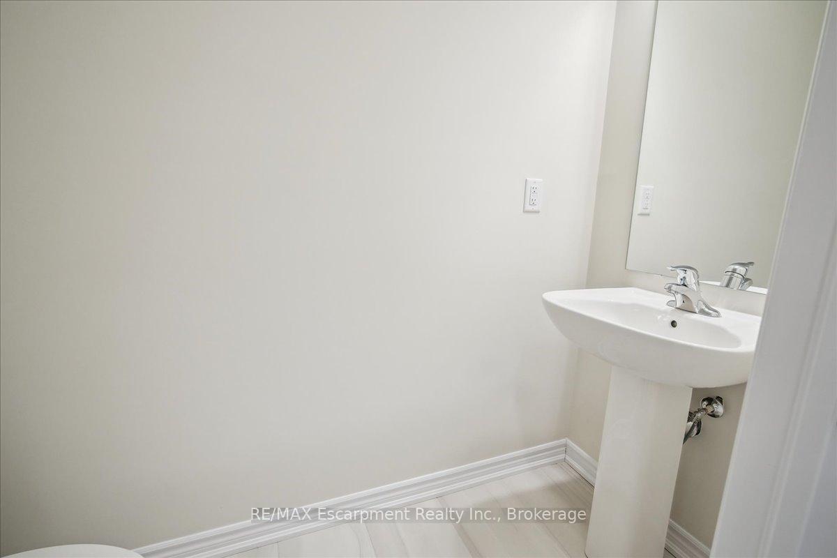 Photo 2 of 2100 Ellerston Common, Burlington, Tyandaga — HOMEH