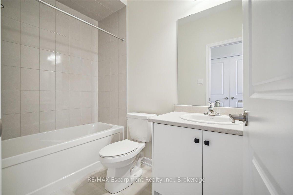 Photo 8 of 2100 Ellerston Common, Burlington, Tyandaga — HOMEH