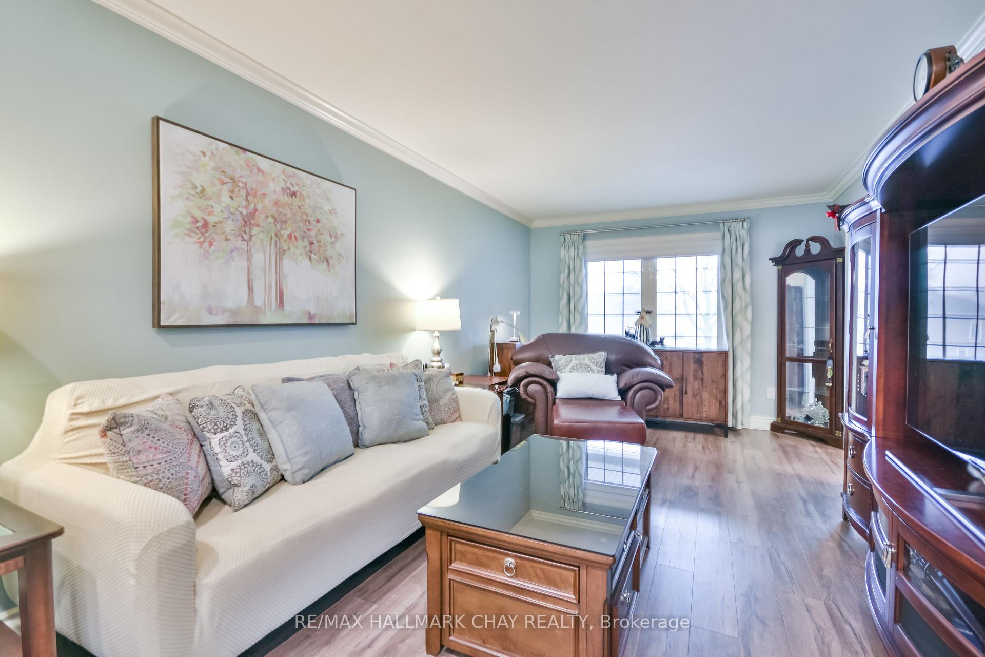 Photo 5 of 22 Emms Drive, Barrie, Holly — HOMEH