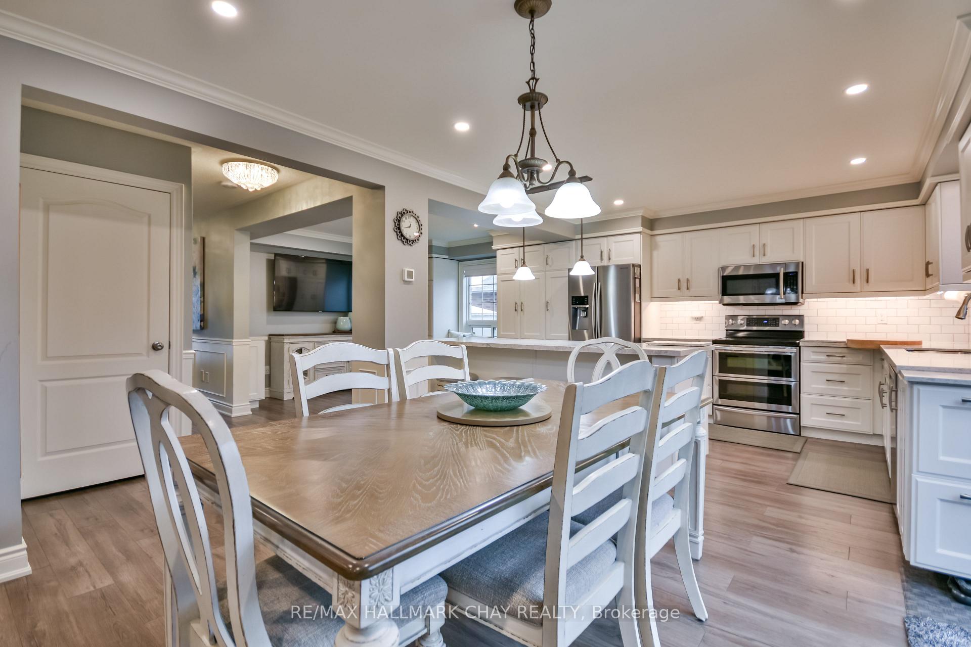 Photo 9 of 22 Emms Drive, Barrie, Holly — HOMEH