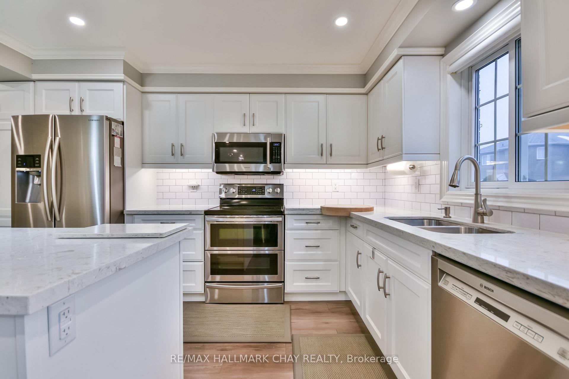 Photo 10 of 22 Emms Drive, Barrie, Holly — HOMEH