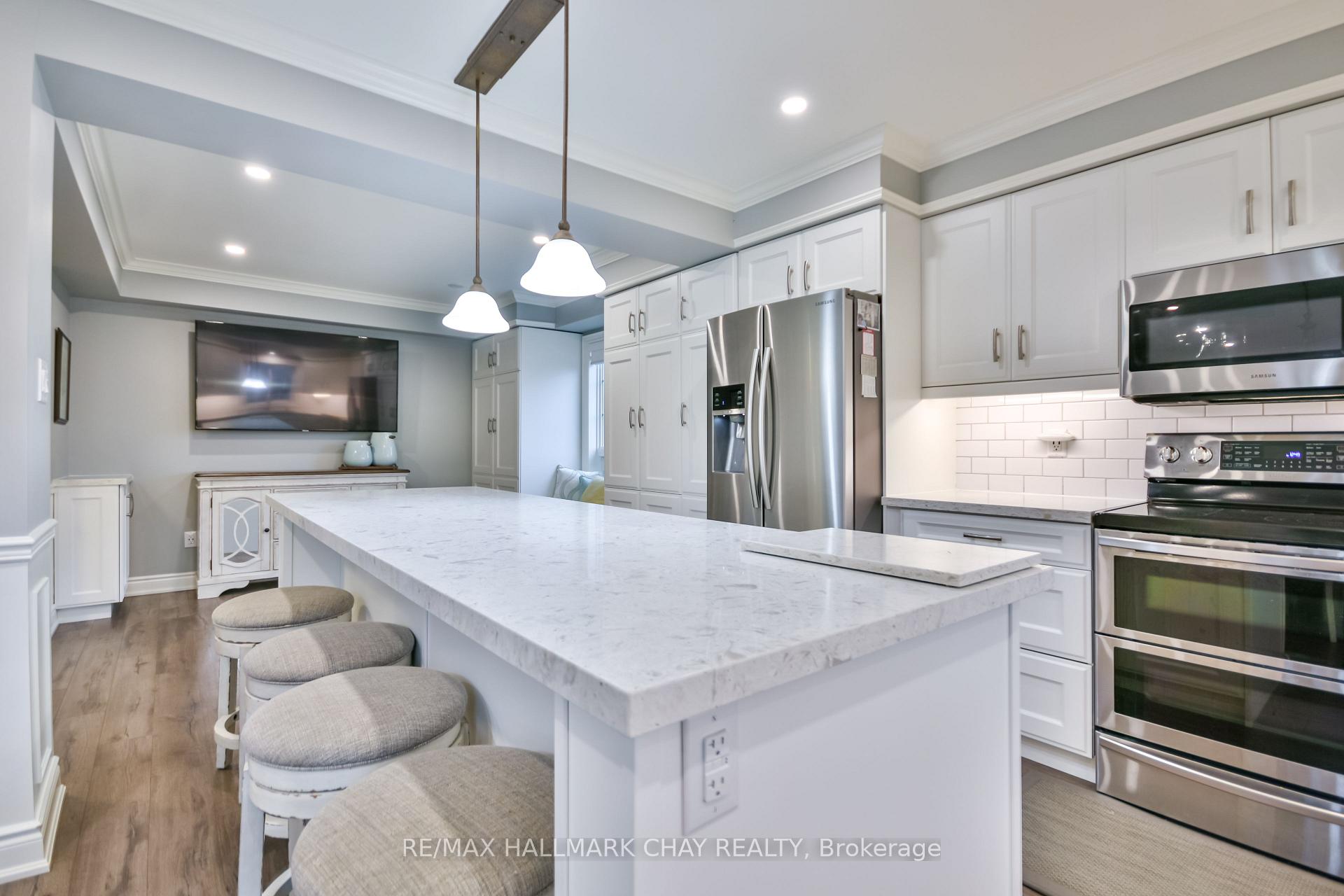 Photo 11 of 22 Emms Drive, Barrie, Holly — HOMEH