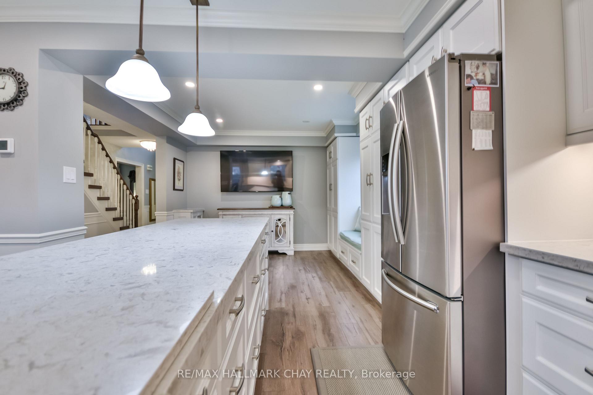 Photo 12 of 22 Emms Drive, Barrie, Holly — HOMEH