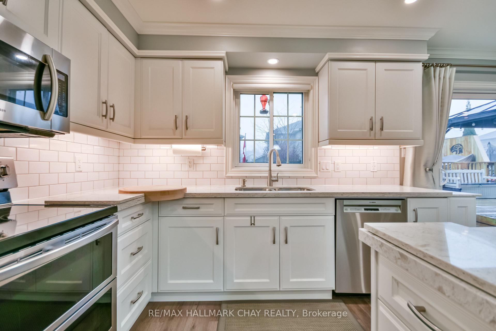 Photo 13 of 22 Emms Drive, Barrie, Holly — HOMEH