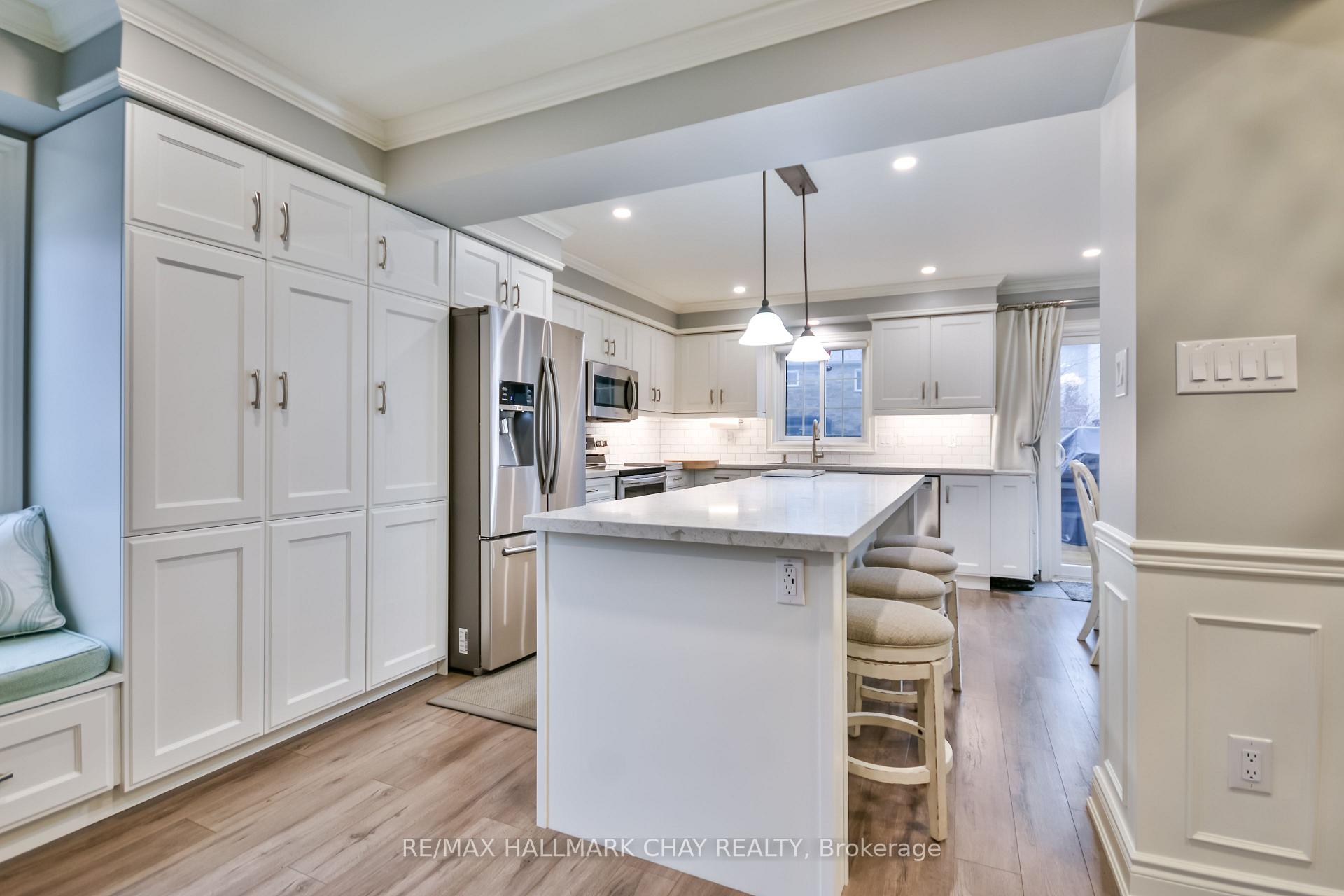 Photo 14 of 22 Emms Drive, Barrie, Holly — HOMEH