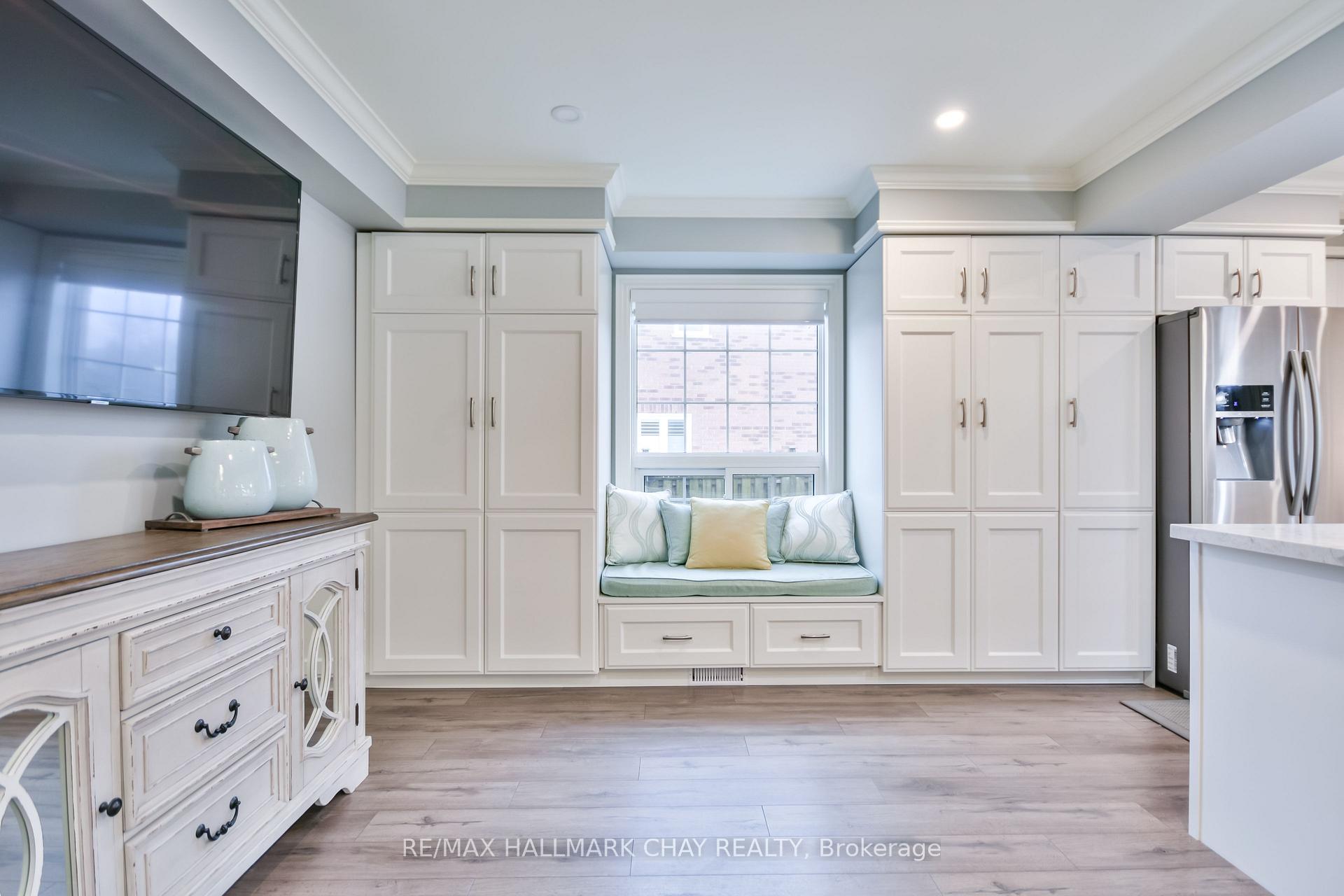 Photo 15 of 22 Emms Drive, Barrie, Holly — HOMEH