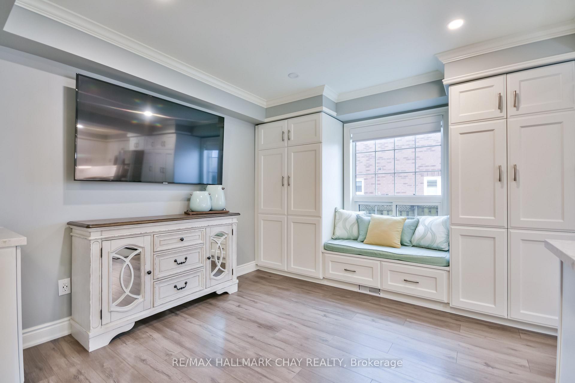 Photo 16 of 22 Emms Drive, Barrie, Holly — HOMEH