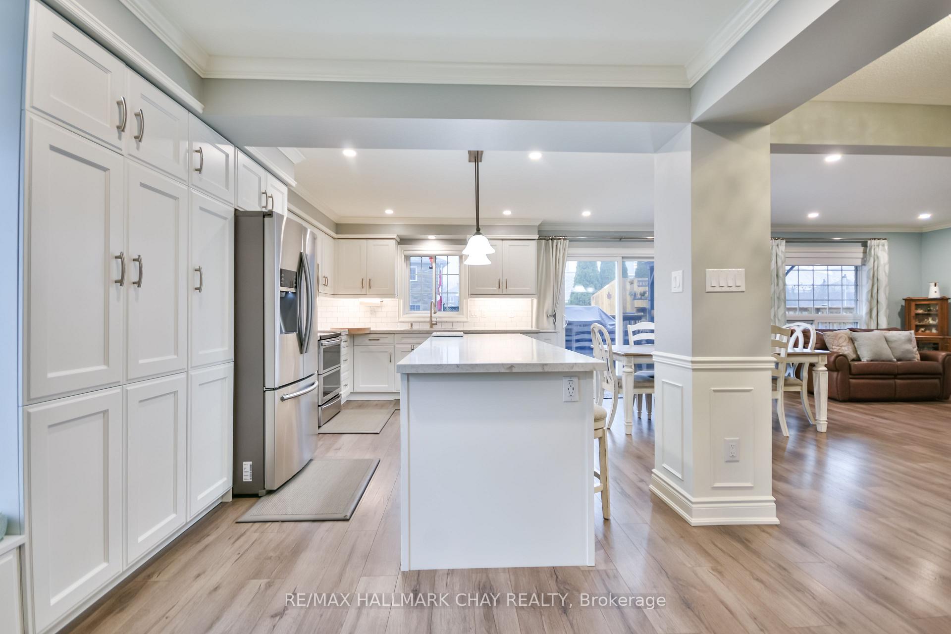Photo 17 of 22 Emms Drive, Barrie, Holly — HOMEH