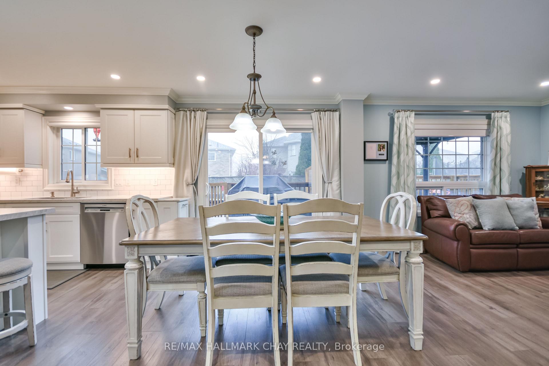 Photo 18 of 22 Emms Drive, Barrie, Holly — HOMEH