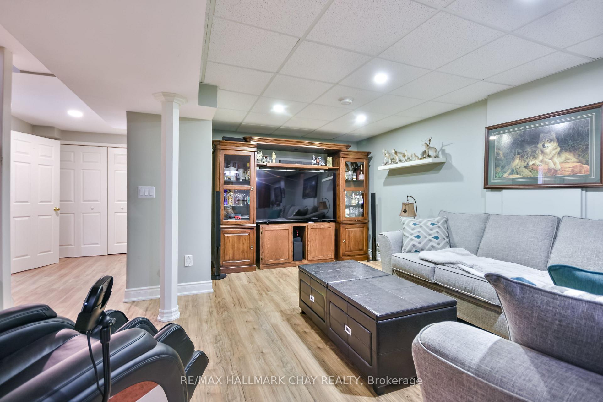 Photo 33 of 22 Emms Drive, Barrie, Holly — HOMEH