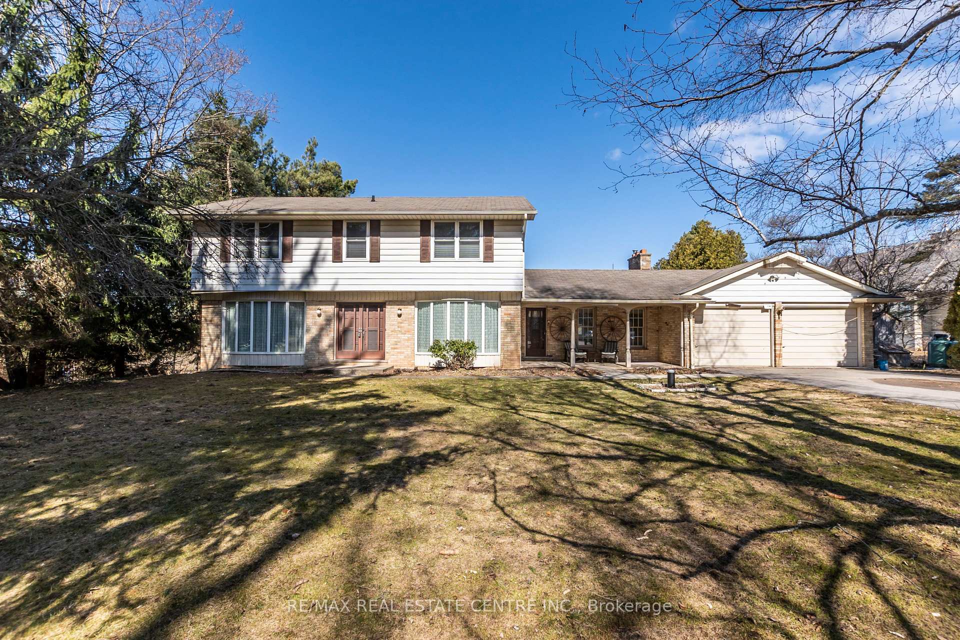 Photo 1 of 2115 No 1Side Road, Burlington, Tyandaga — HOMEH