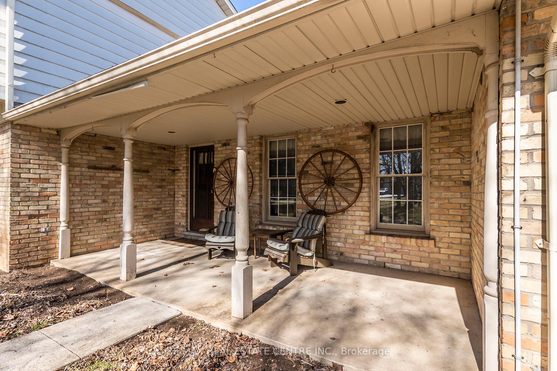 Photo 3 of 2115 No 1Side Road, Burlington, Tyandaga — HOMEH