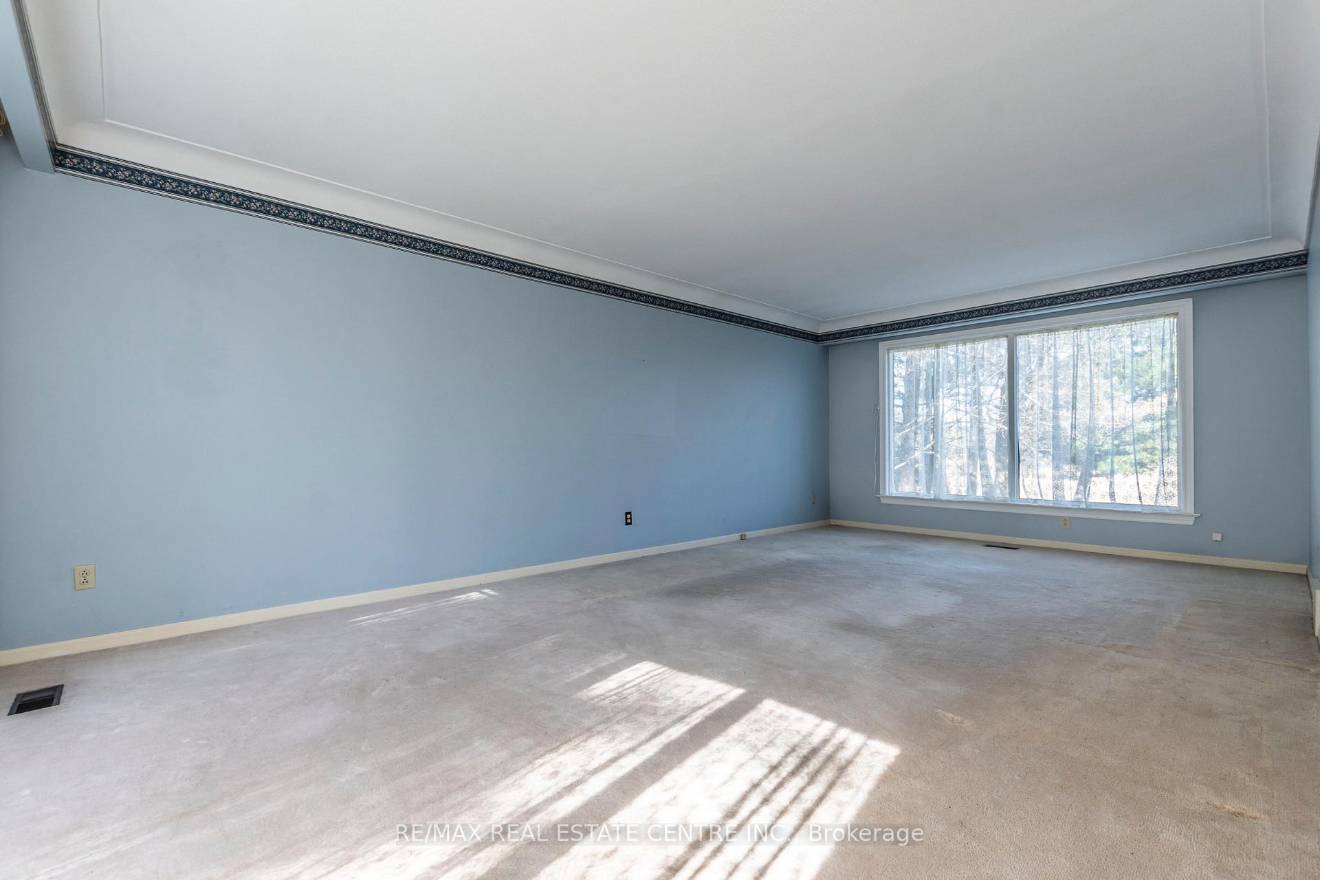 Photo 6 of 2115 No 1Side Road, Burlington, Tyandaga — HOMEH