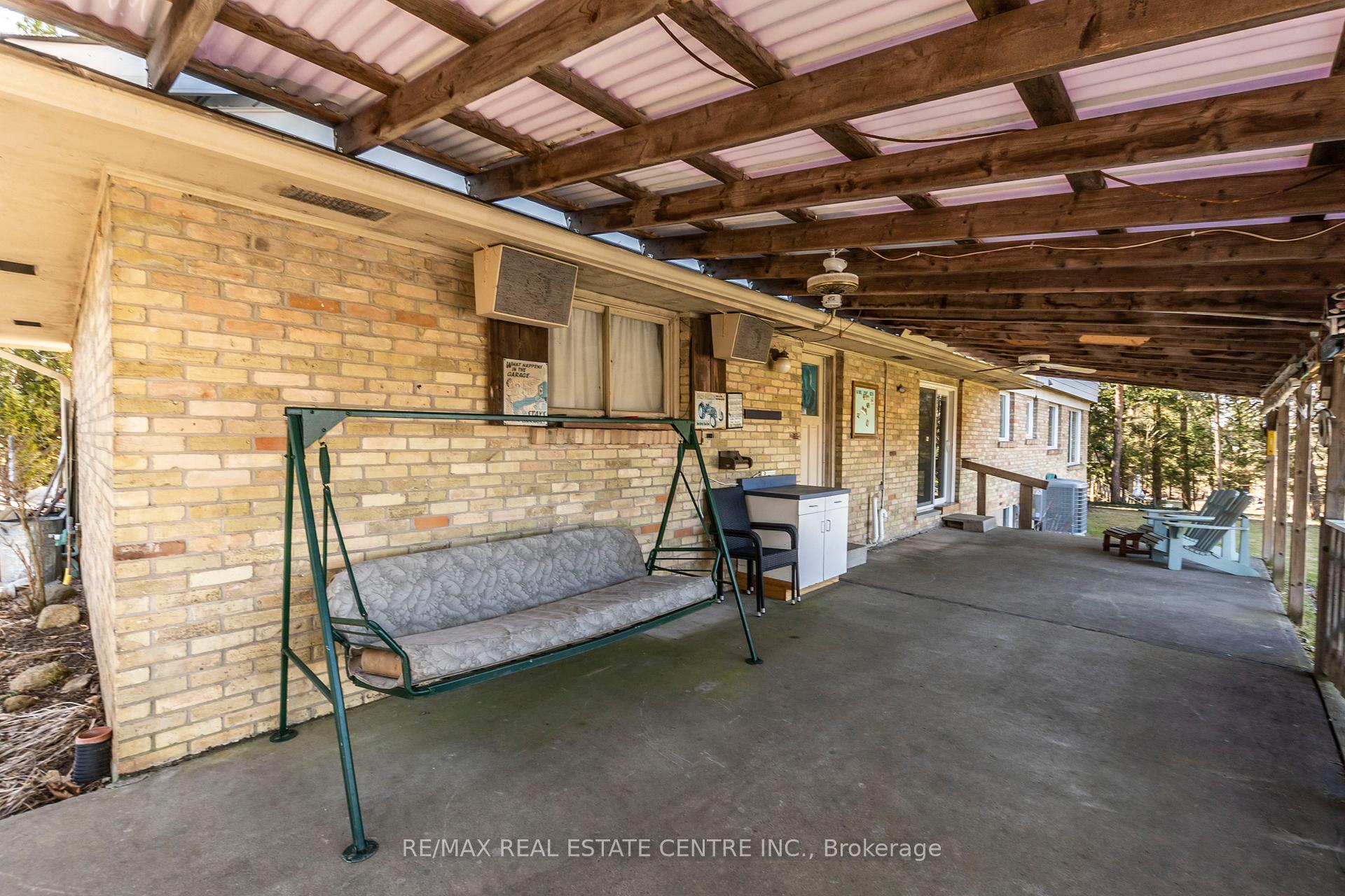 Photo 31 of 2115 No 1Side Road, Burlington, Tyandaga — HOMEH