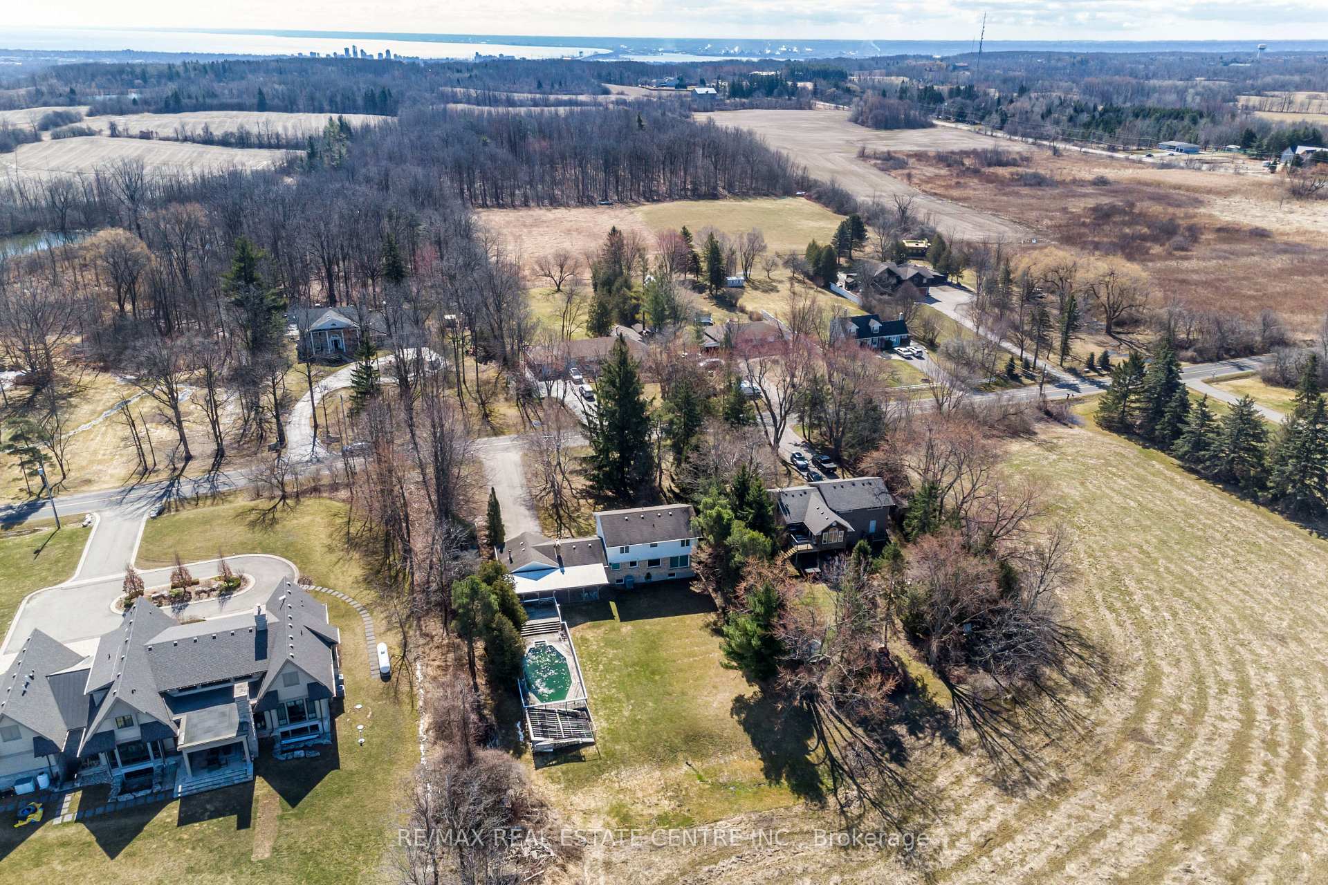 Photo 40 of 2115 No 1Side Road, Burlington, Tyandaga — HOMEH