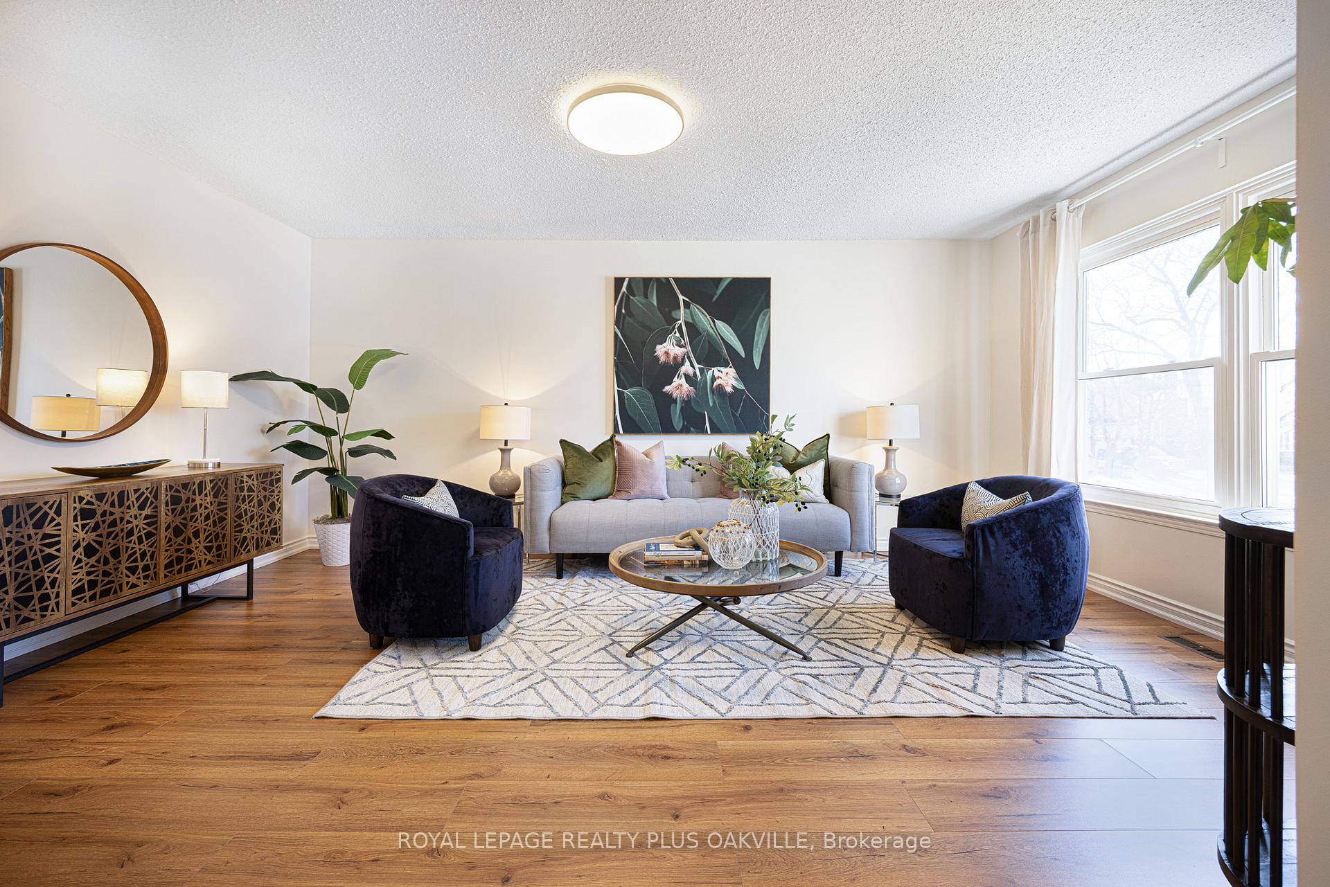 Photo 2 of 24 Menoke Court, Brampton, Heart Lake West — HOMEH