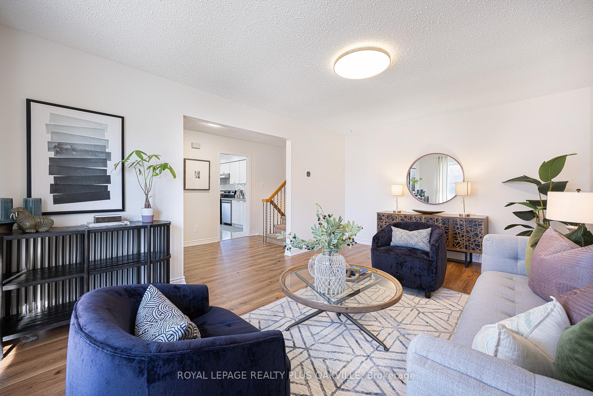 Photo 8 of 24 Menoke Court, Brampton, Heart Lake West — HOMEH