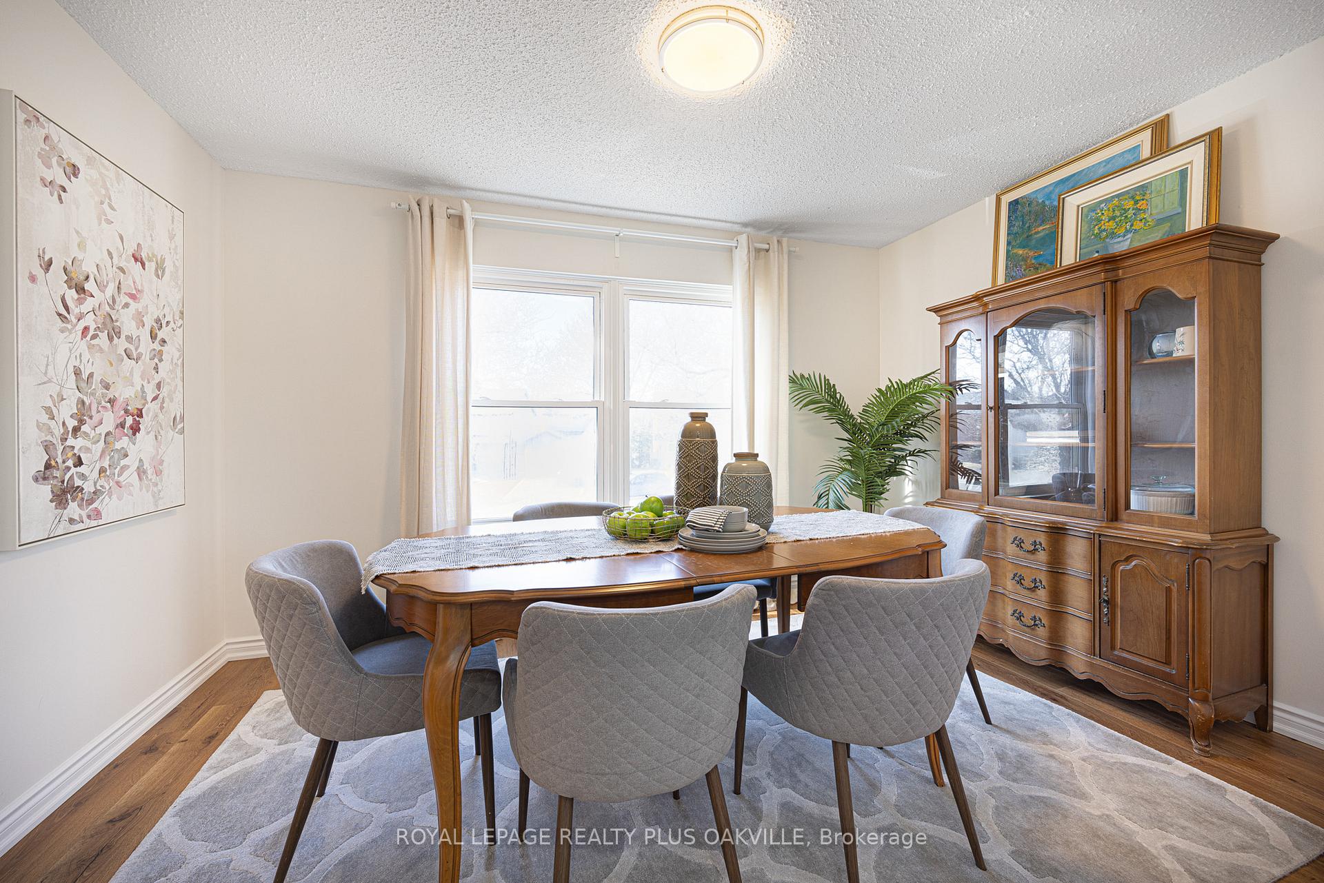 Photo 4 of 24 Menoke Court, Brampton, Heart Lake West — HOMEH