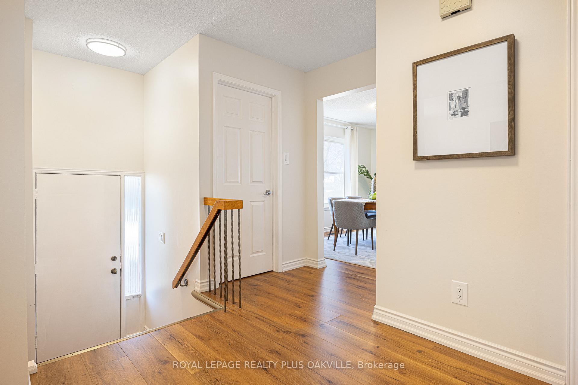 Photo 9 of 24 Menoke Court, Brampton, Heart Lake West — HOMEH