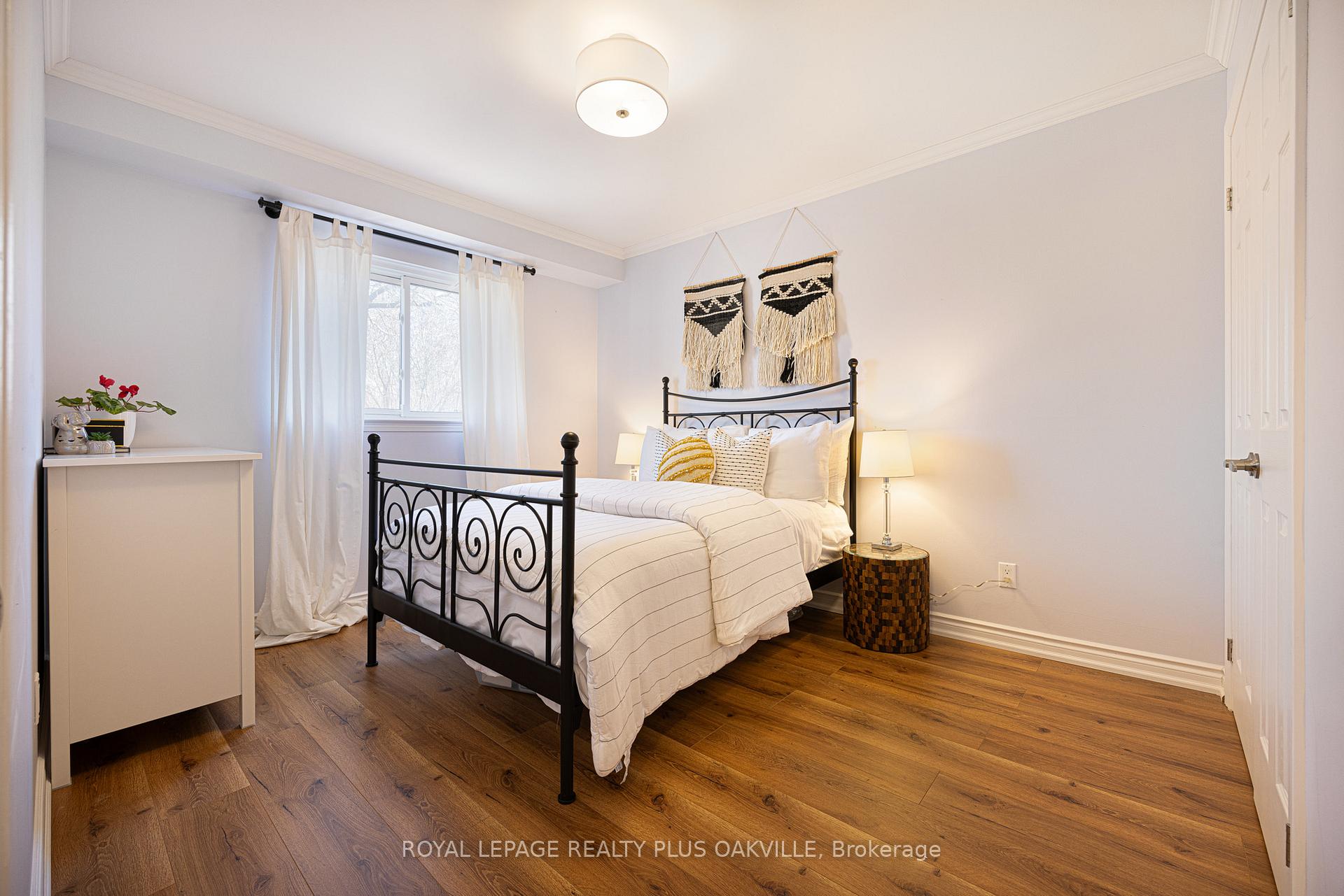 Photo 7 of 24 Menoke Court, Brampton, Heart Lake West — HOMEH