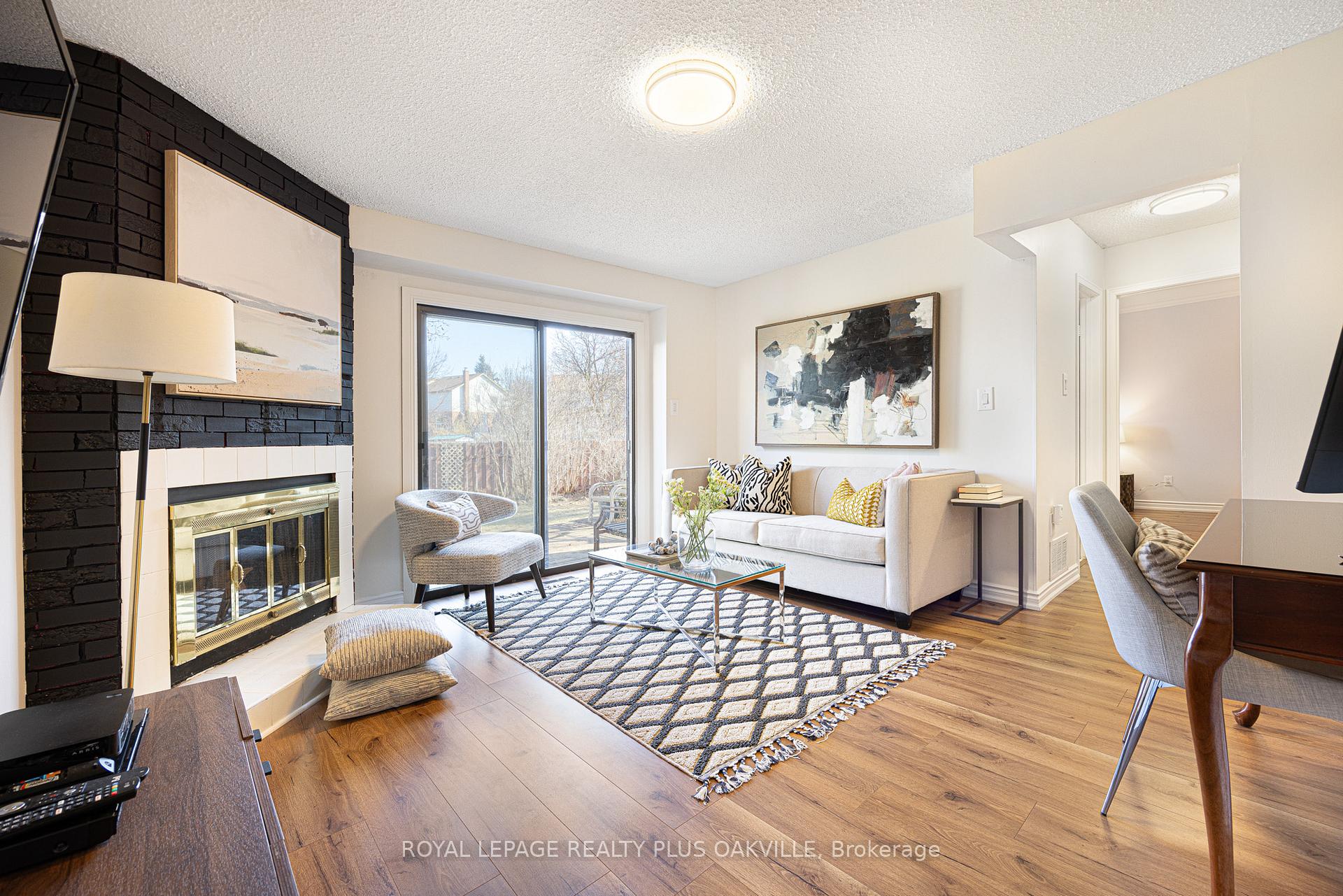 Photo 13 of 24 Menoke Court, Brampton, Heart Lake West — HOMEH