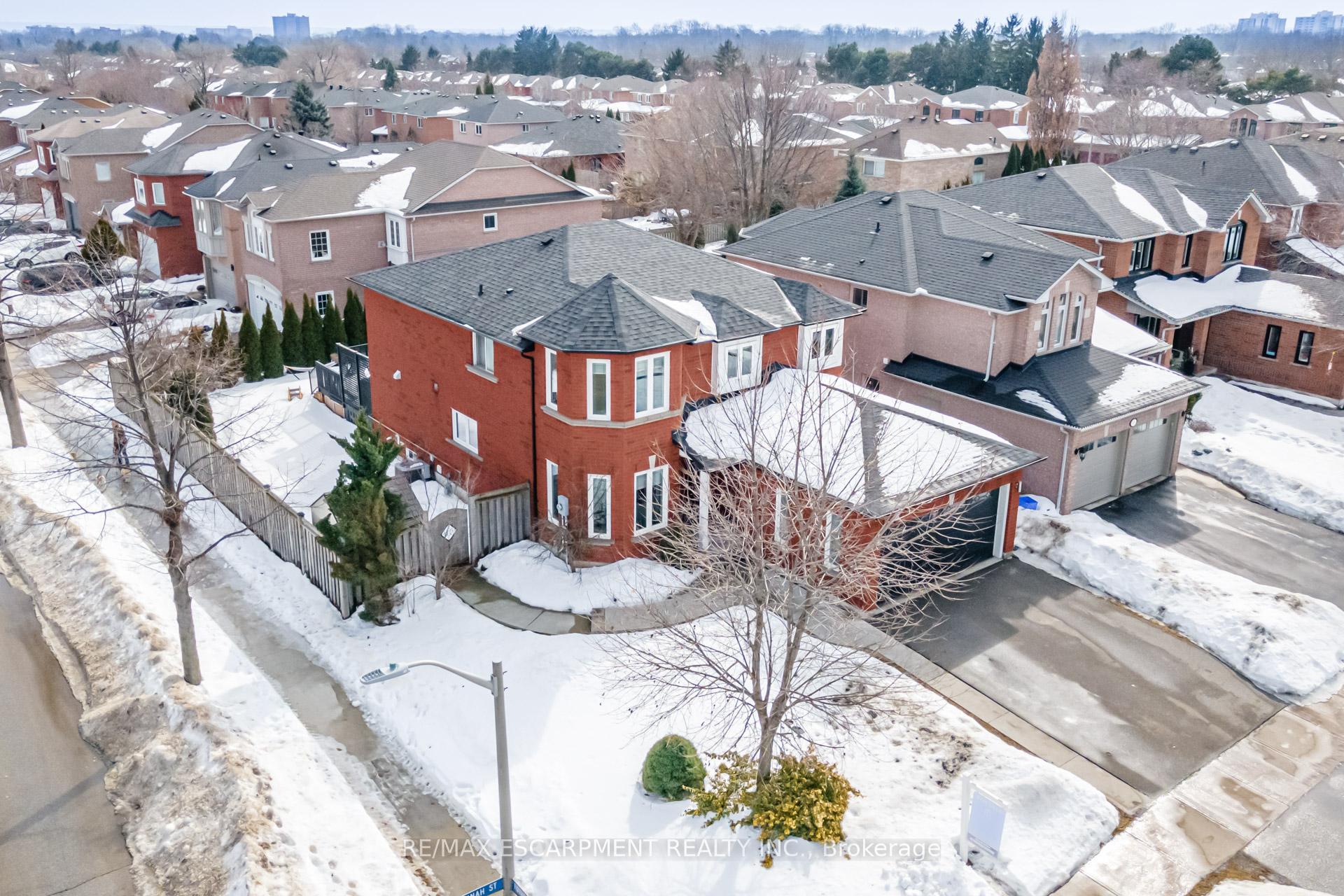 Photo 2 of 5608 Hannah Street, Burlington, Appleby — HOMEH