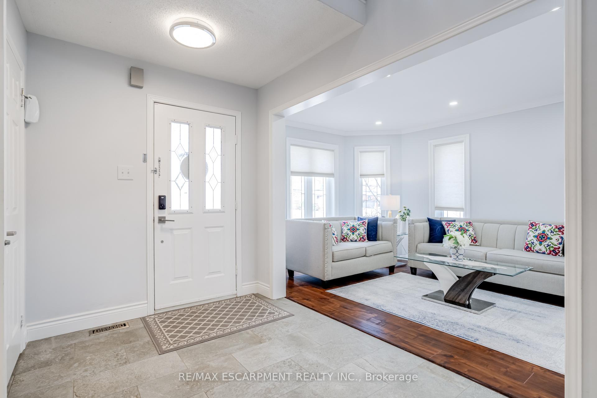 Photo 4 of 5608 Hannah Street, Burlington, Appleby — HOMEH