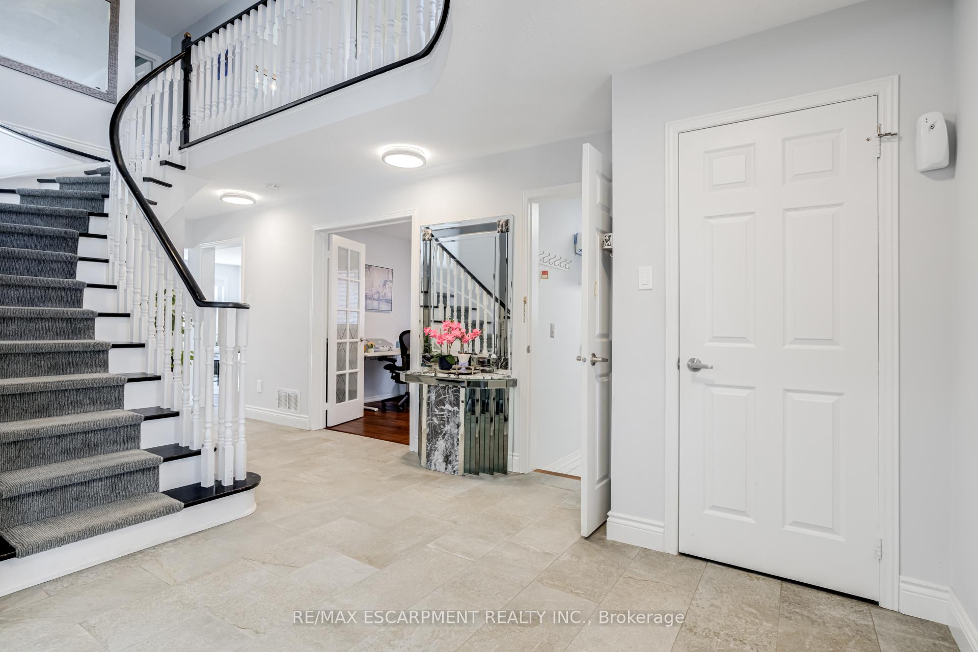 Photo 5 of 5608 Hannah Street, Burlington, Appleby — HOMEH