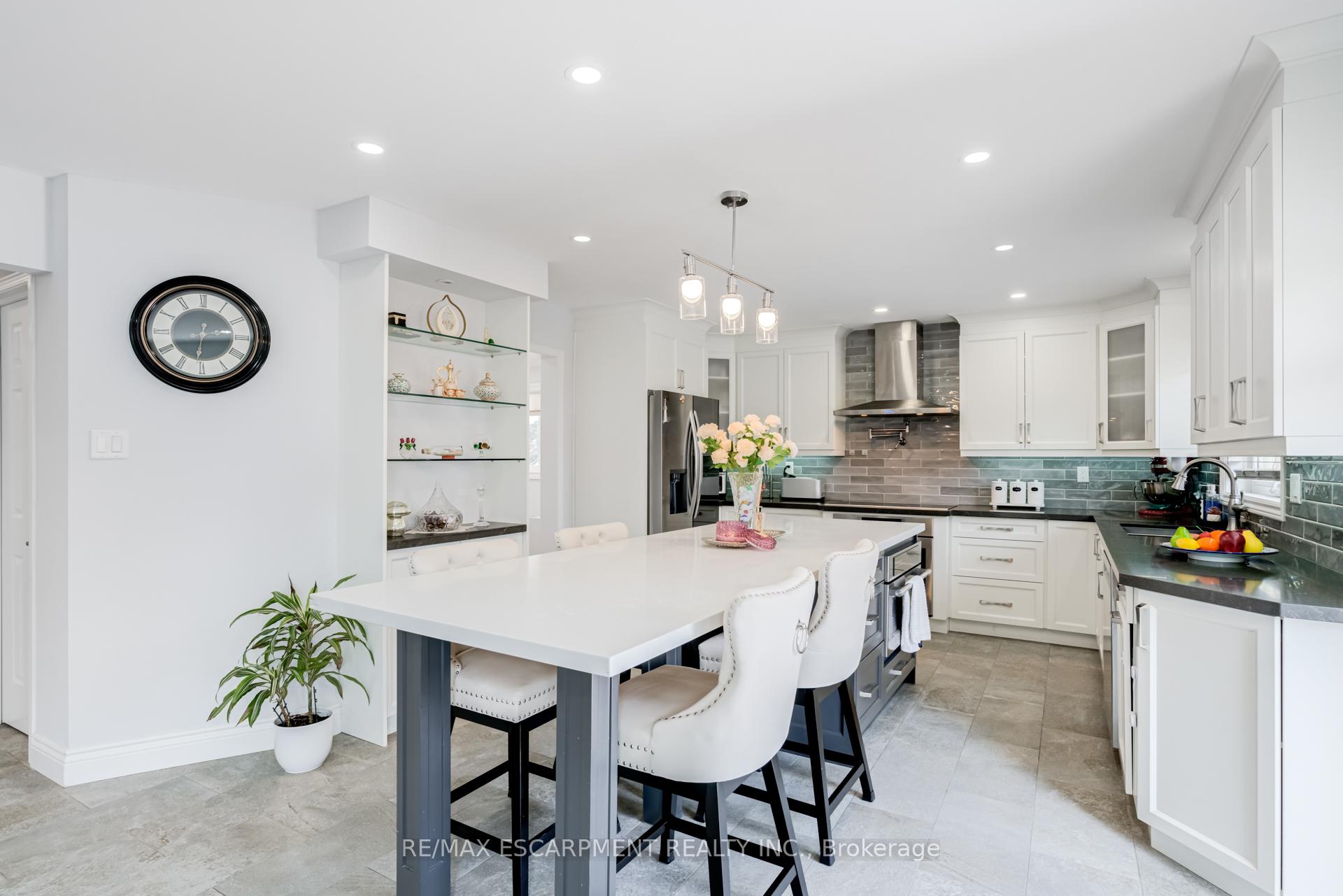 Photo 9 of 5608 Hannah Street, Burlington, Appleby — HOMEH