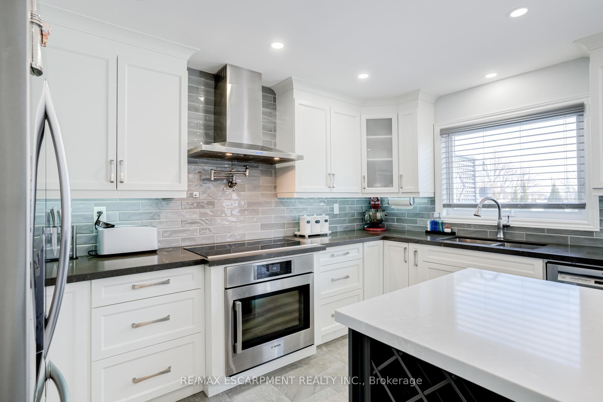 Photo 10 of 5608 Hannah Street, Burlington, Appleby — HOMEH