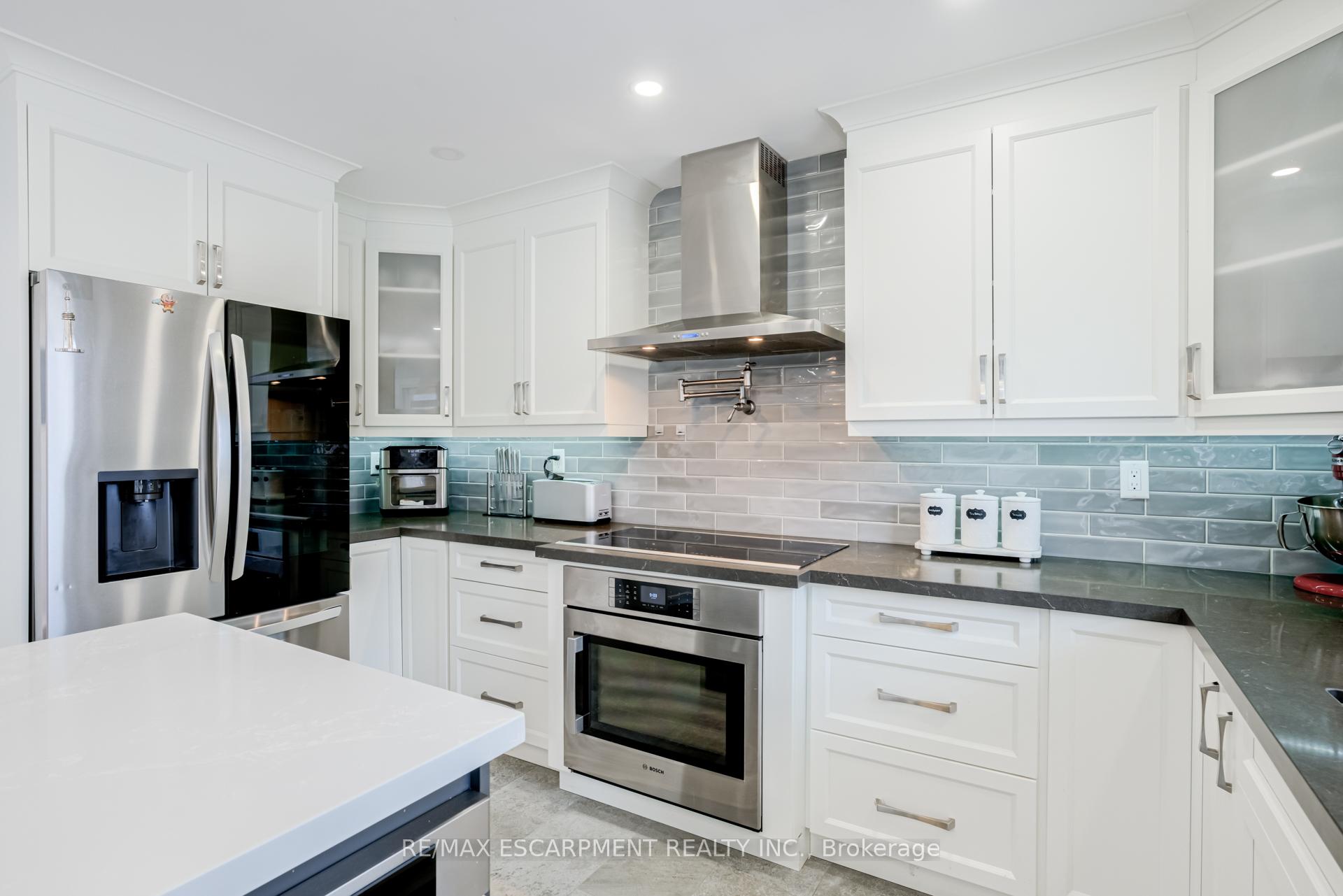 Photo 11 of 5608 Hannah Street, Burlington, Appleby — HOMEH