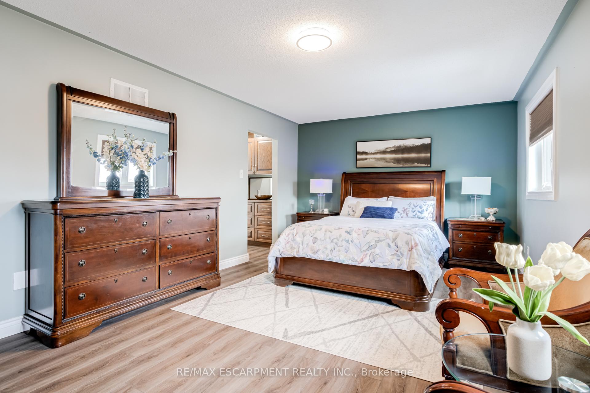 Photo 17 of 5608 Hannah Street, Burlington, Appleby — HOMEH