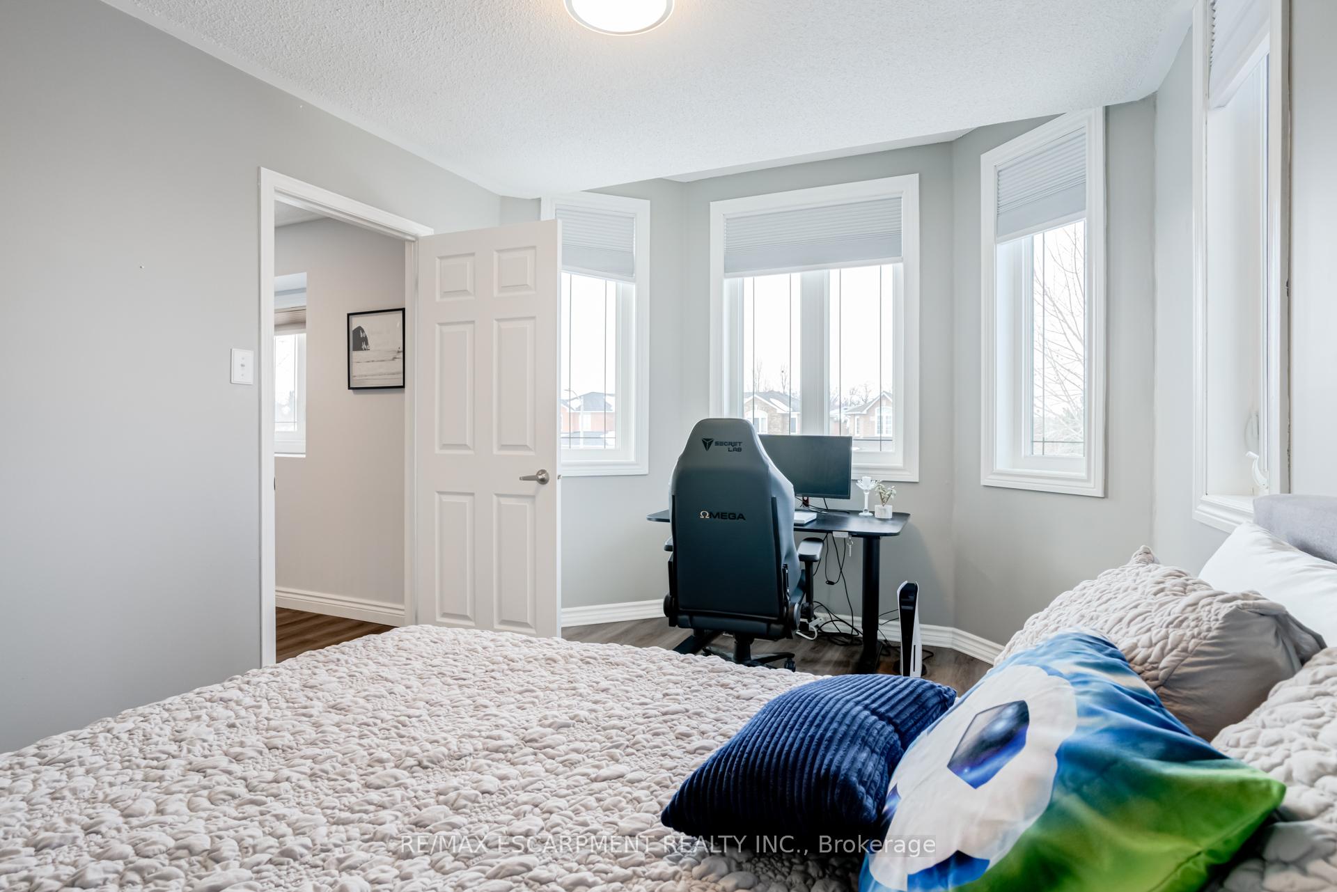 Photo 23 of 5608 Hannah Street, Burlington, Appleby — HOMEH