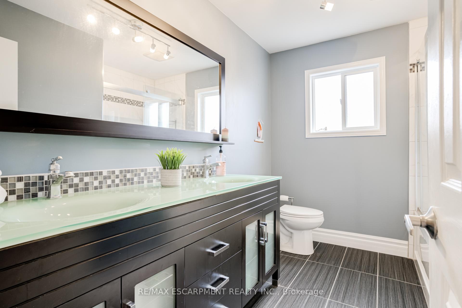 Photo 24 of 5608 Hannah Street, Burlington, Appleby — HOMEH