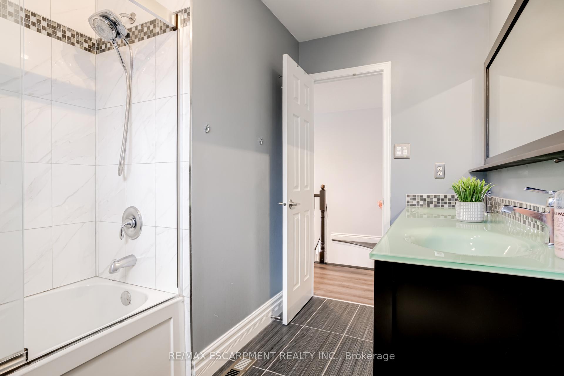 Photo 25 of 5608 Hannah Street, Burlington, Appleby — HOMEH